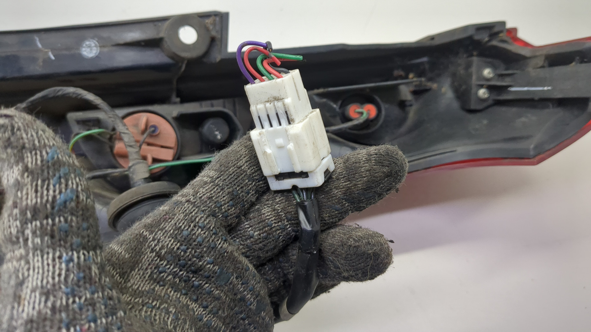 Фонарь задний левый