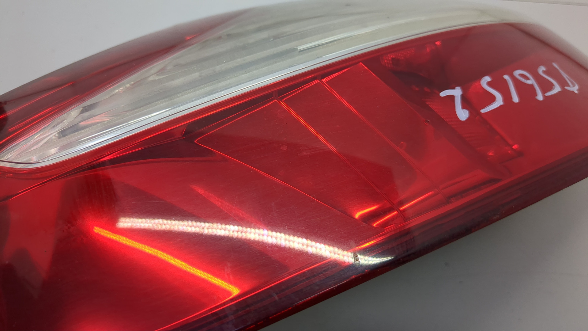 Фонарь задний левый