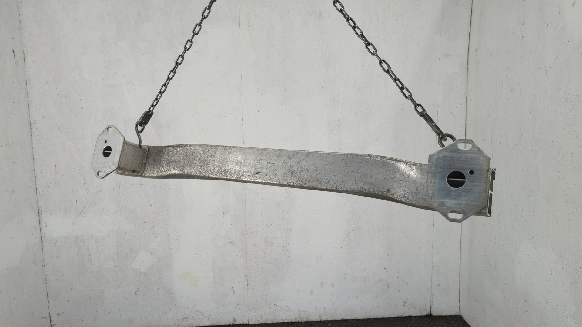 Усилитель заднего бампера