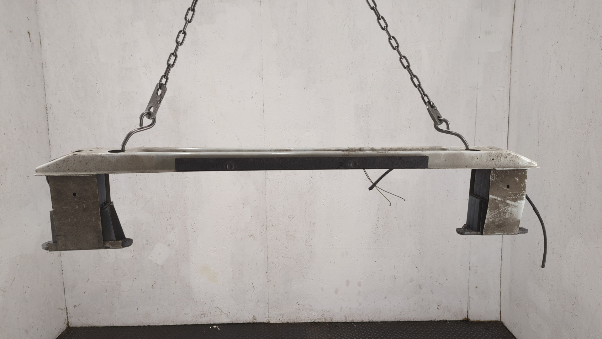 Усилитель заднего бампера