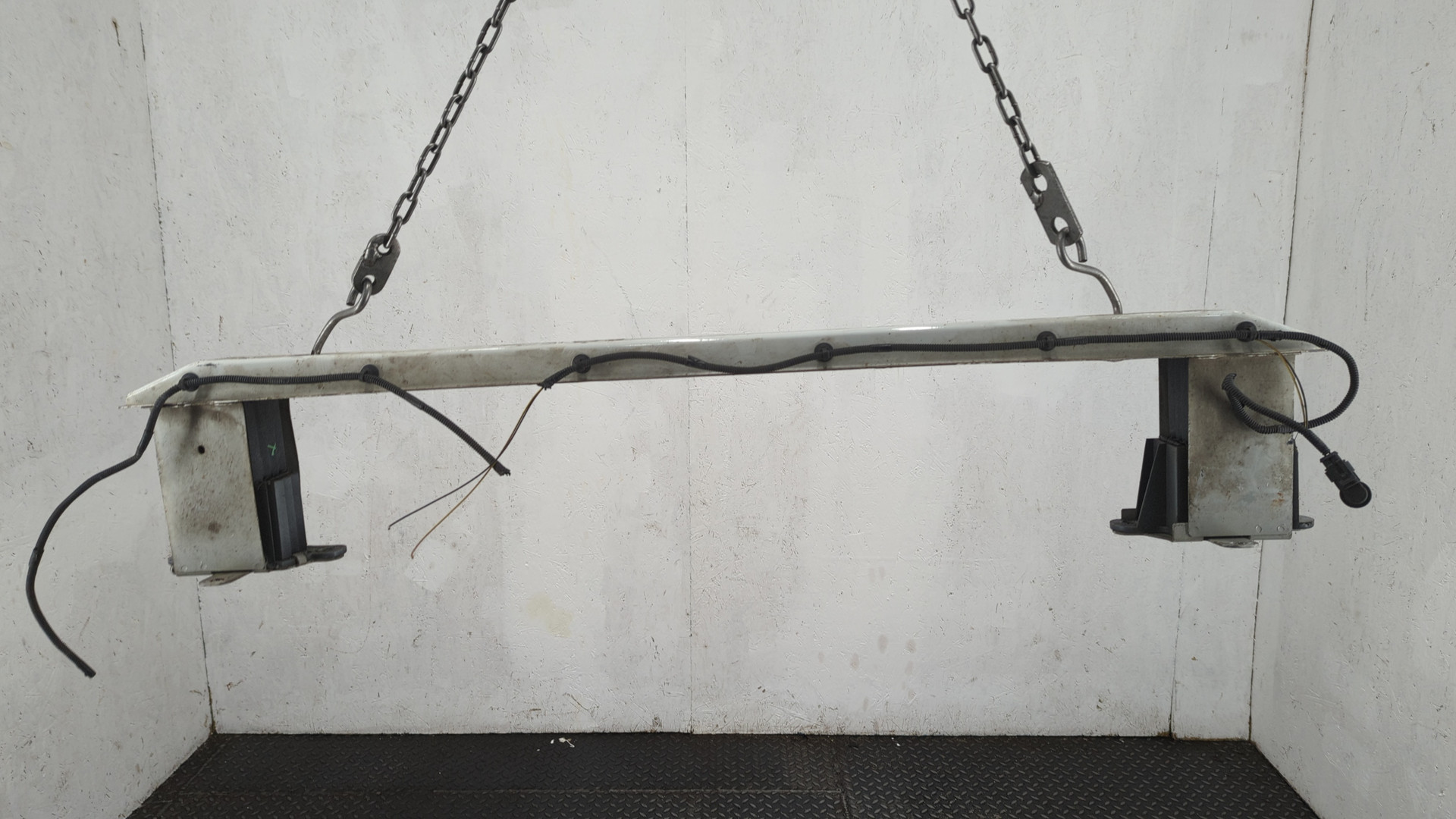 Усилитель заднего бампера