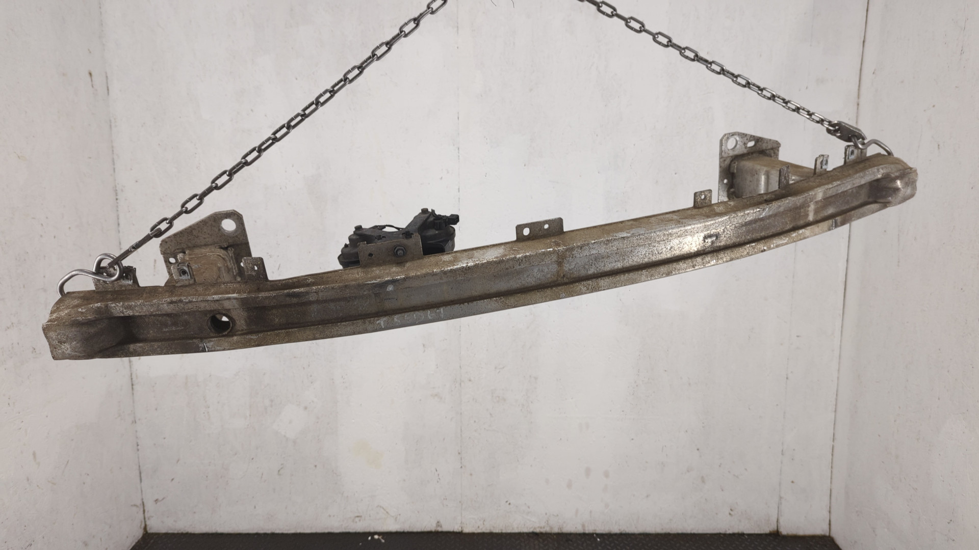 Усилитель переднего бампера