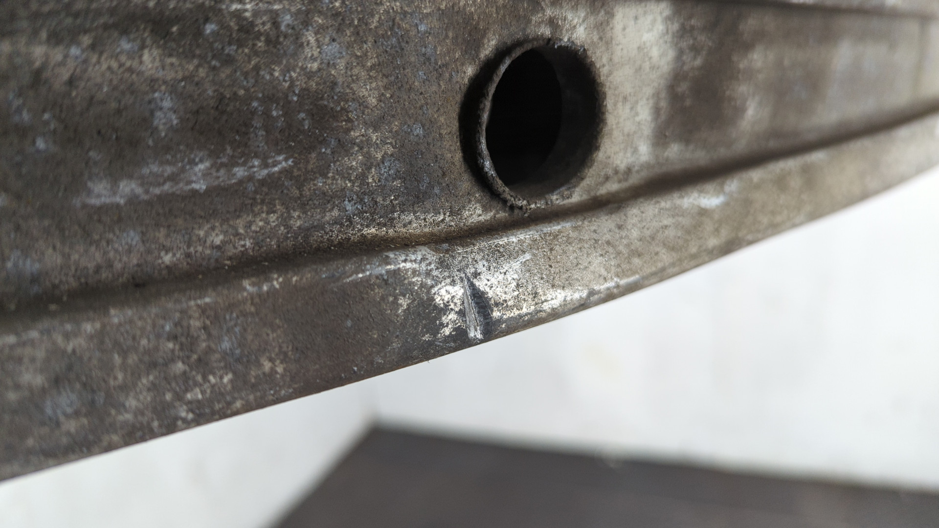 Усилитель переднего бампера