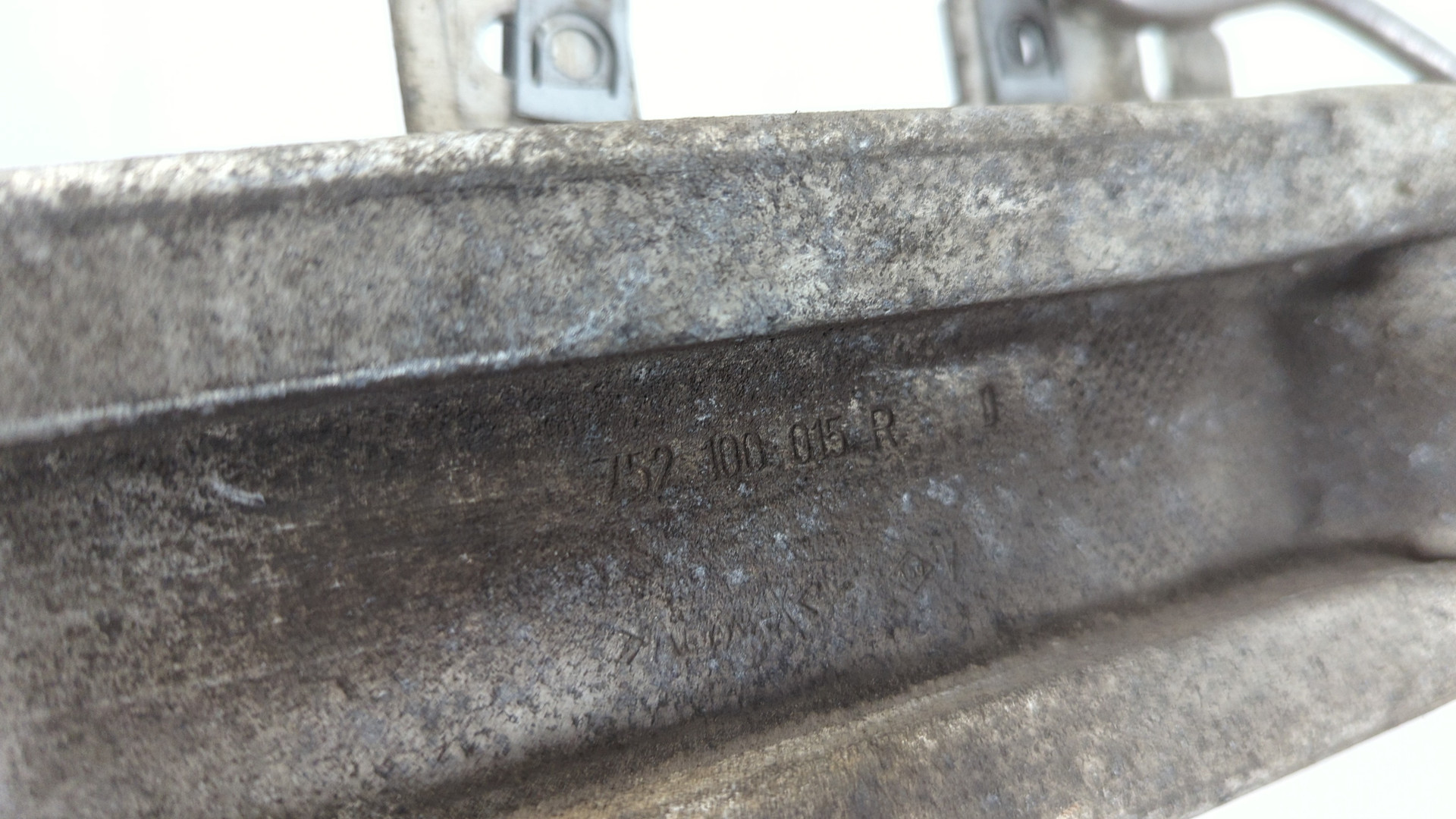 Усилитель переднего бампера