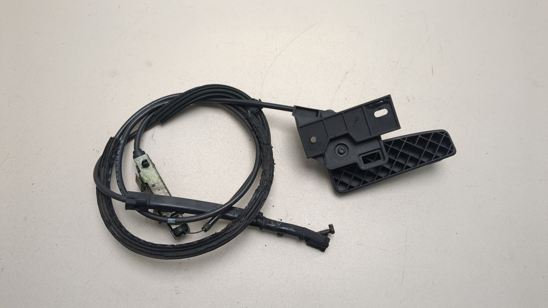 Ручка открывания капота