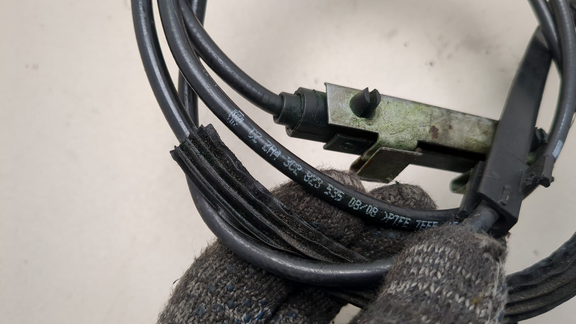 Ручка открывания капота