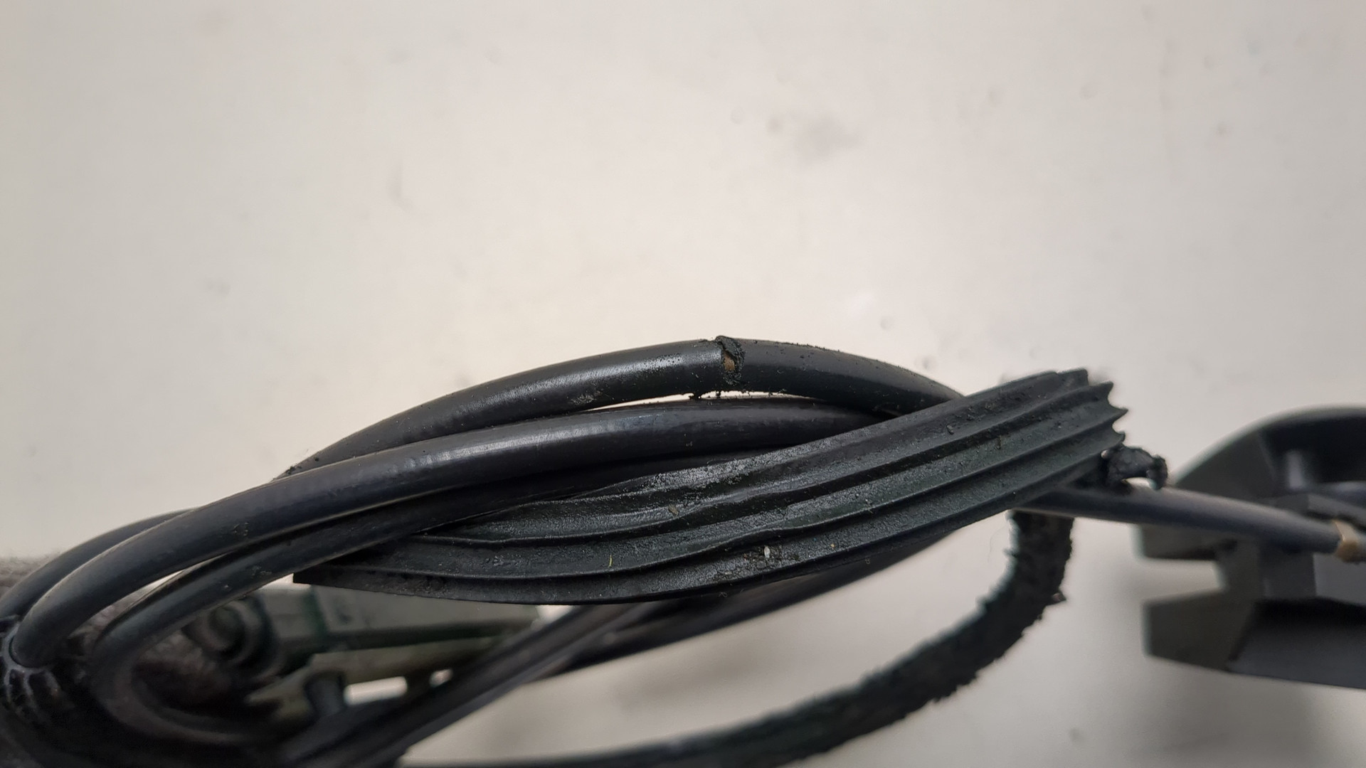 Ручка открывания капота