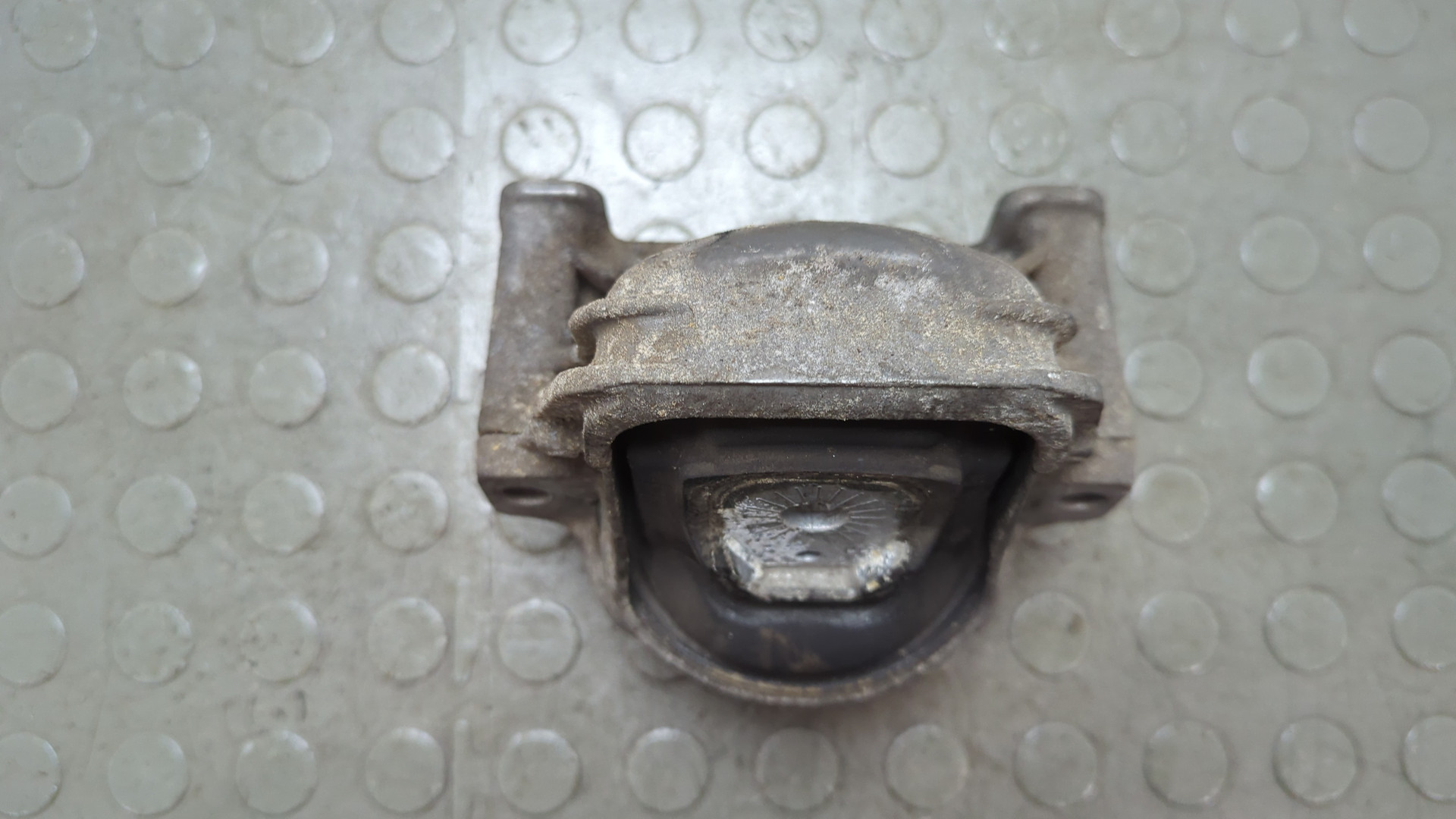 Опора двигателя