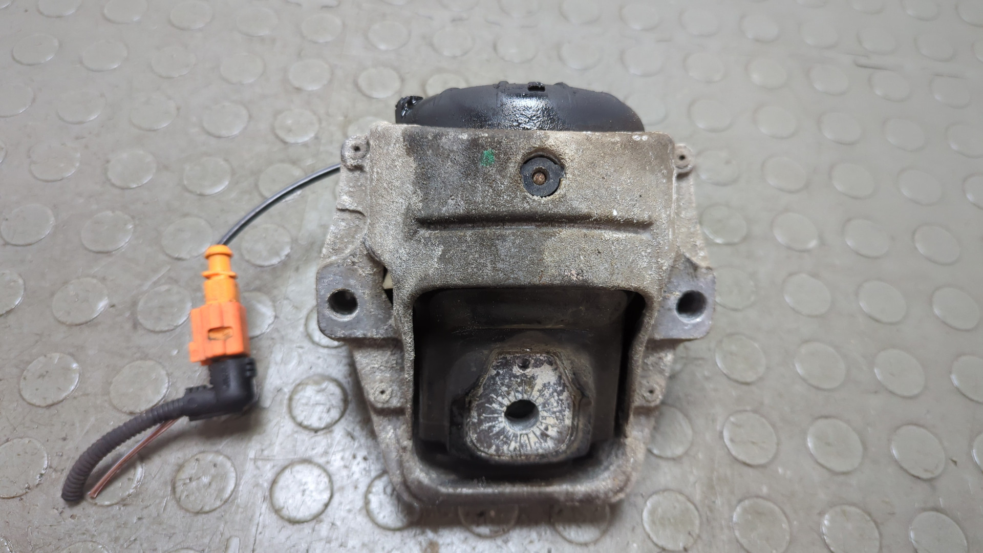 Опора двигателя