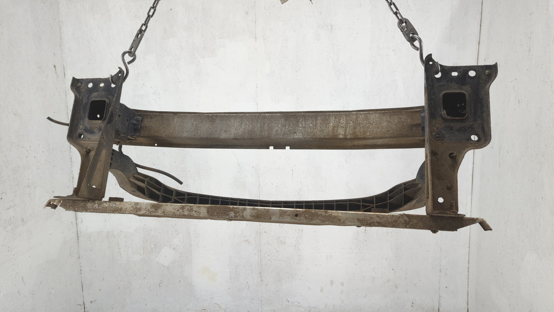 Усилитель переднего бампера