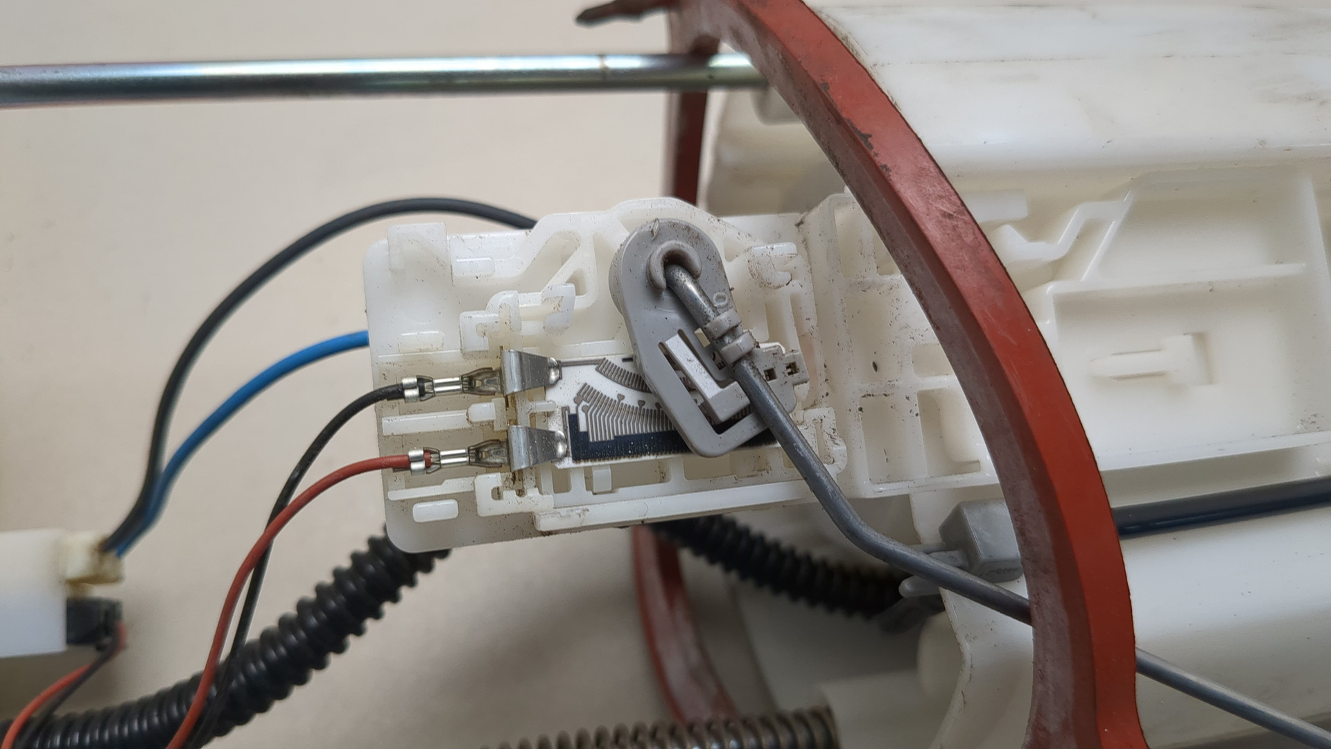 Насос топливный электрический