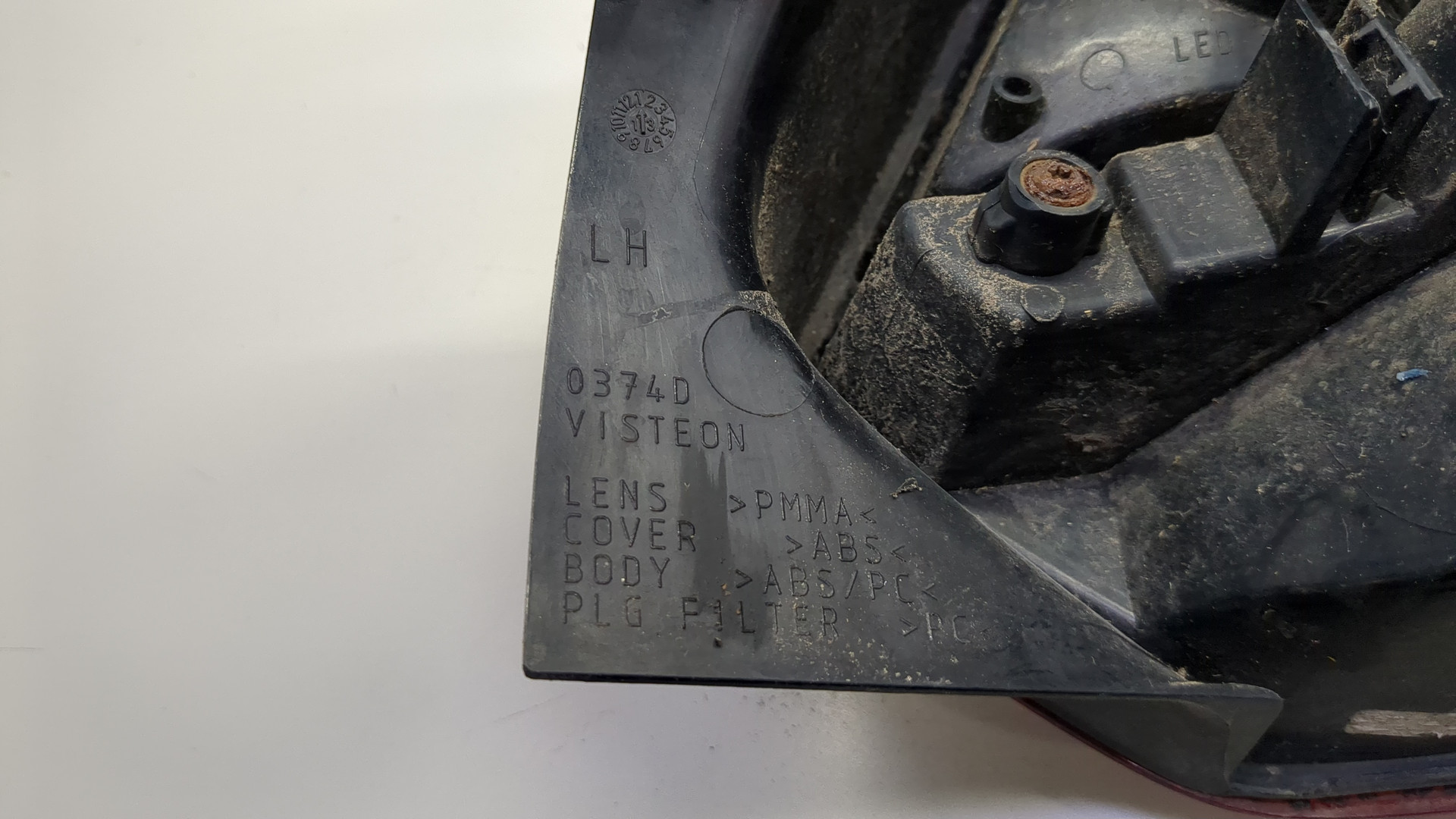 Фонарь задний левый