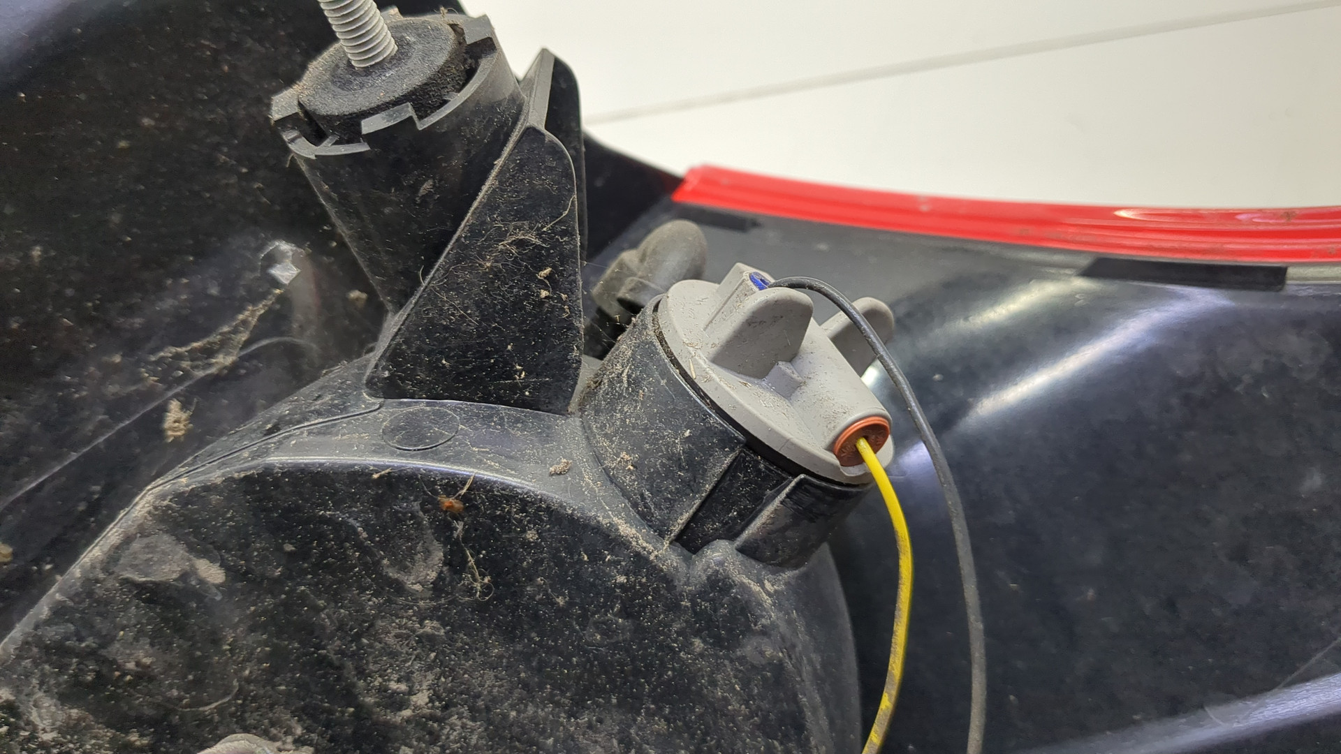 Фонарь задний левый