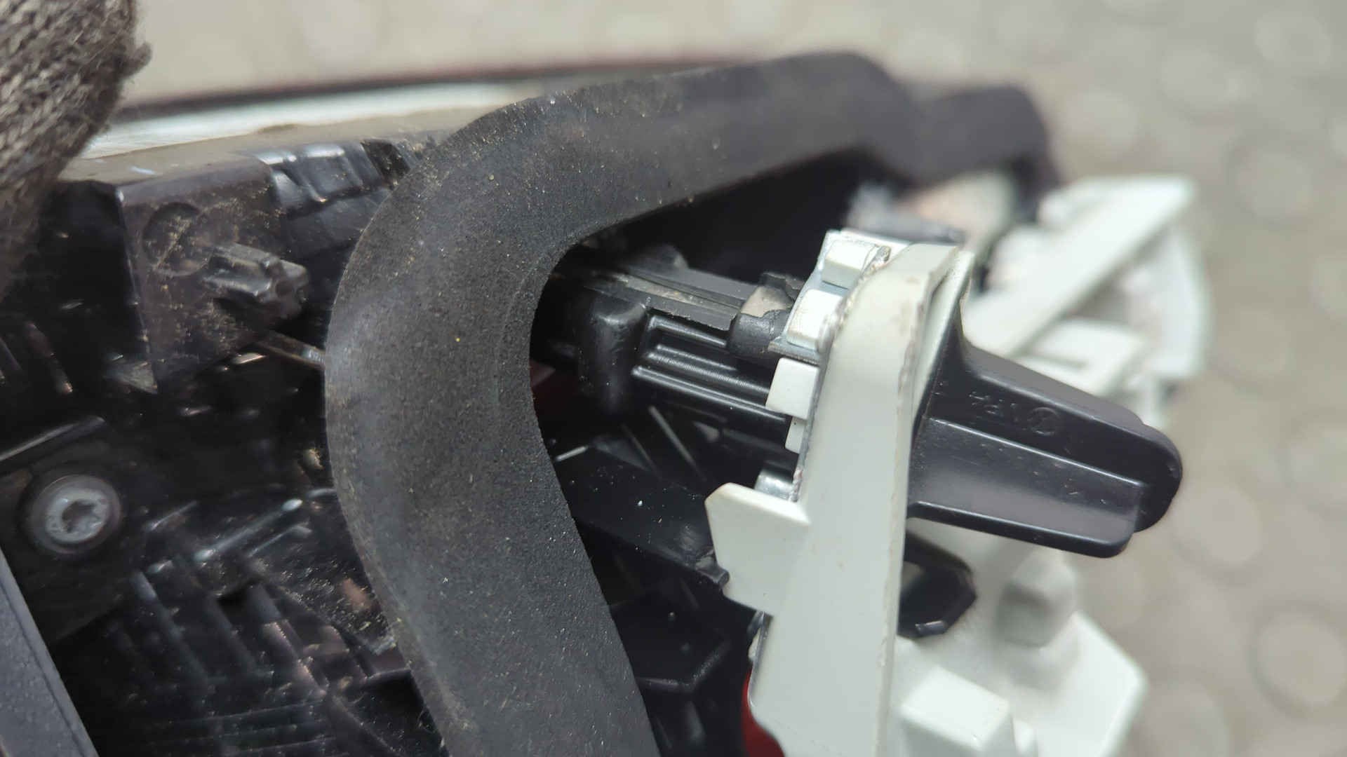 Фонарь задний левый