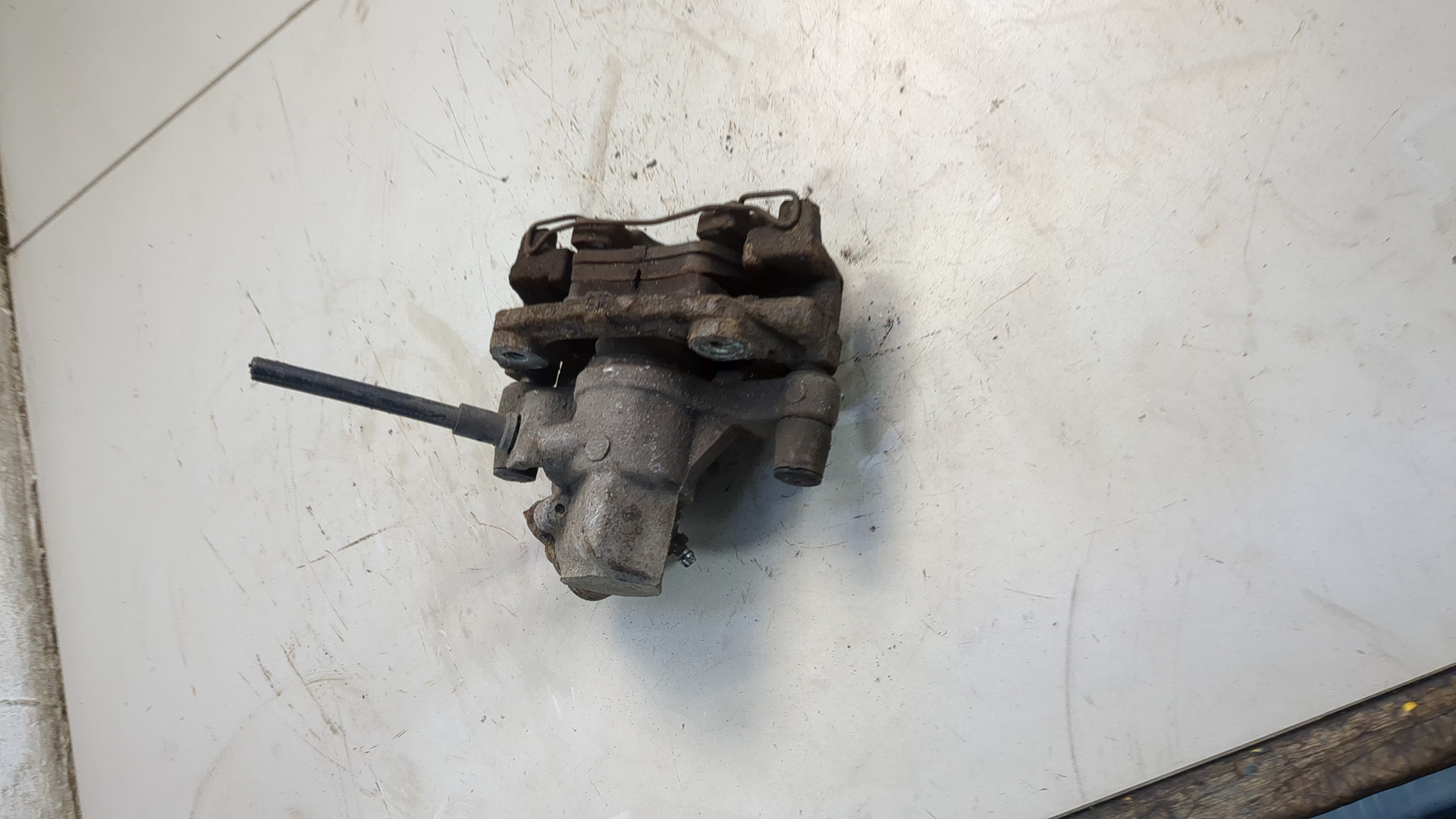 Суппорт задний левый