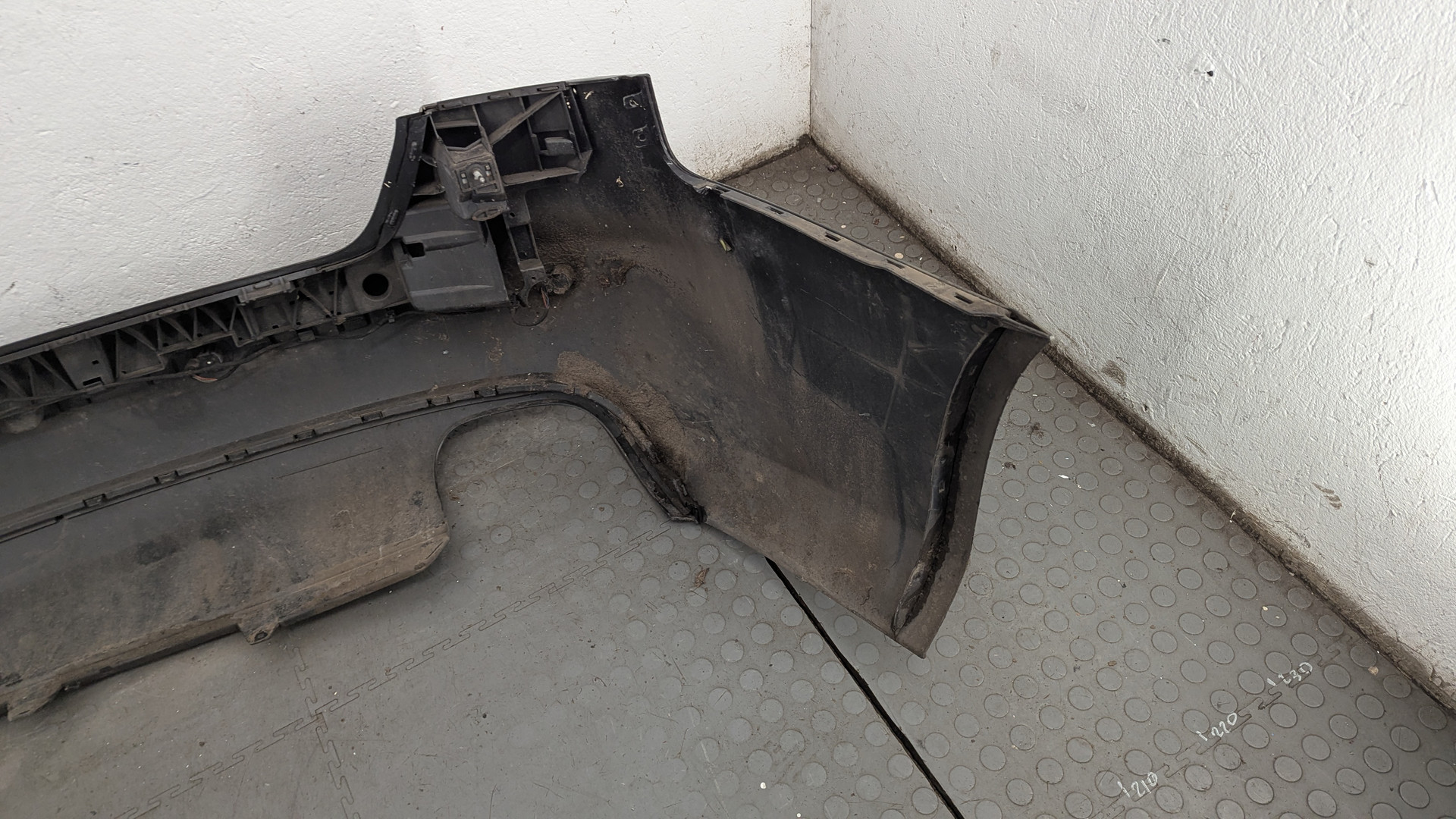 Бампер задний