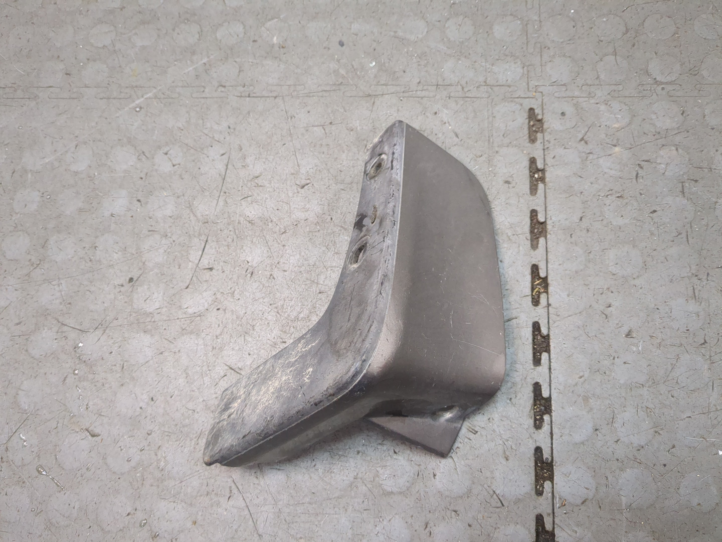 Брызговик передний левый