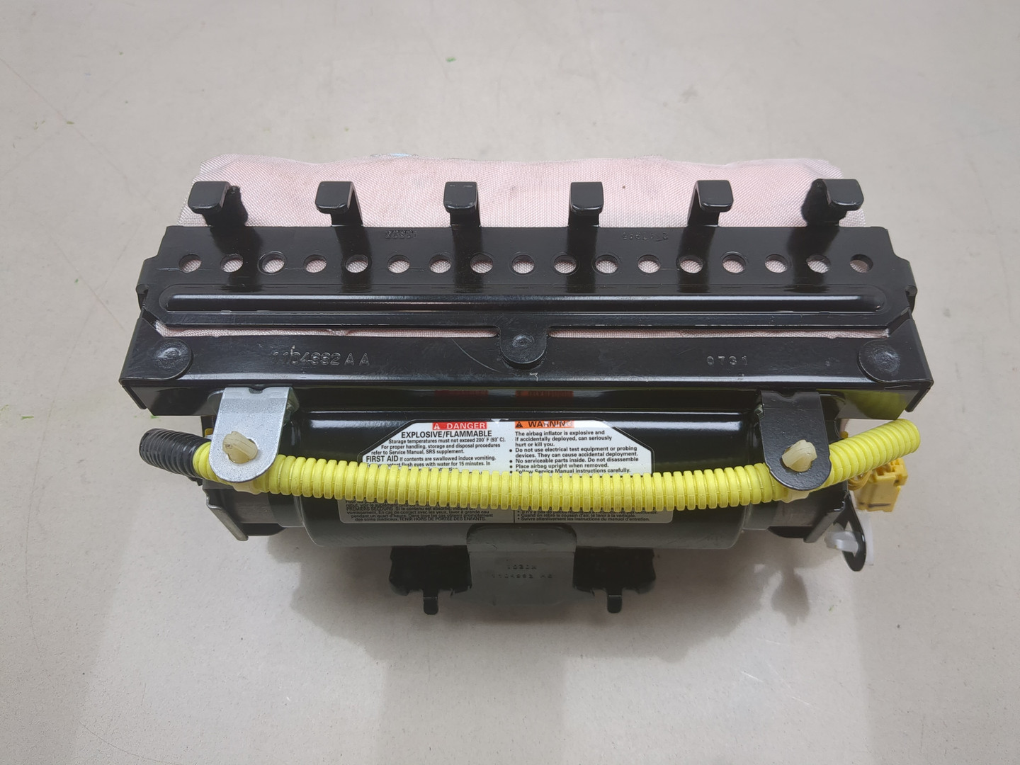 Подушка безопасности пассажирская (в торпедо)