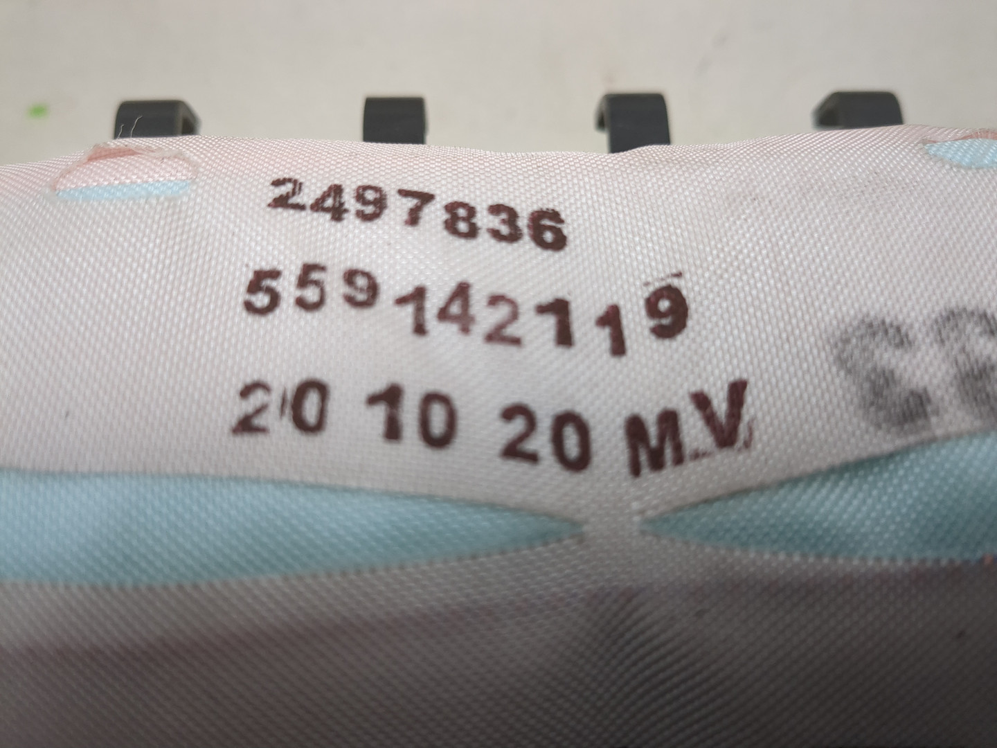 Подушка безопасности пассажирская (в торпедо)