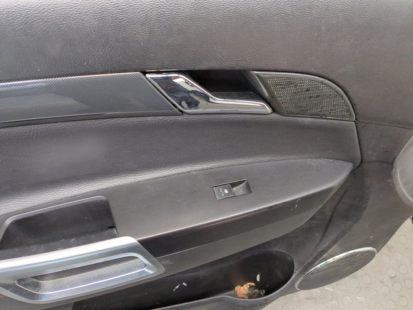 Дверь передняя левая