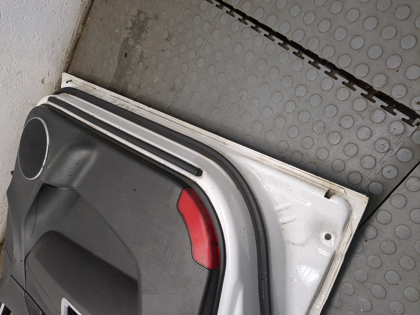 Дверь передняя левая