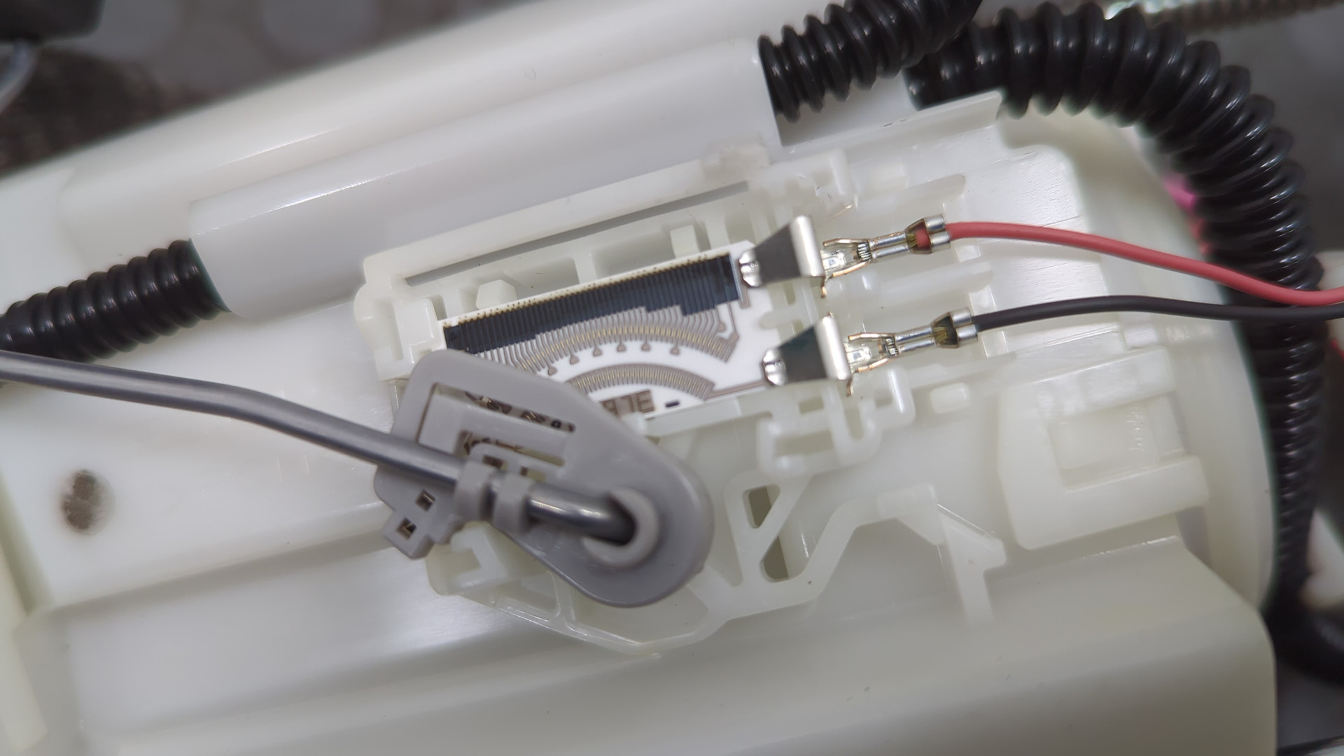 Насос топливный электрический