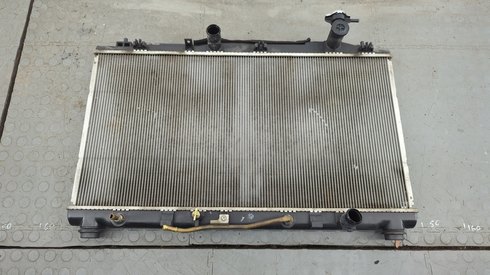 Радиатор охлаждения двигателя основной