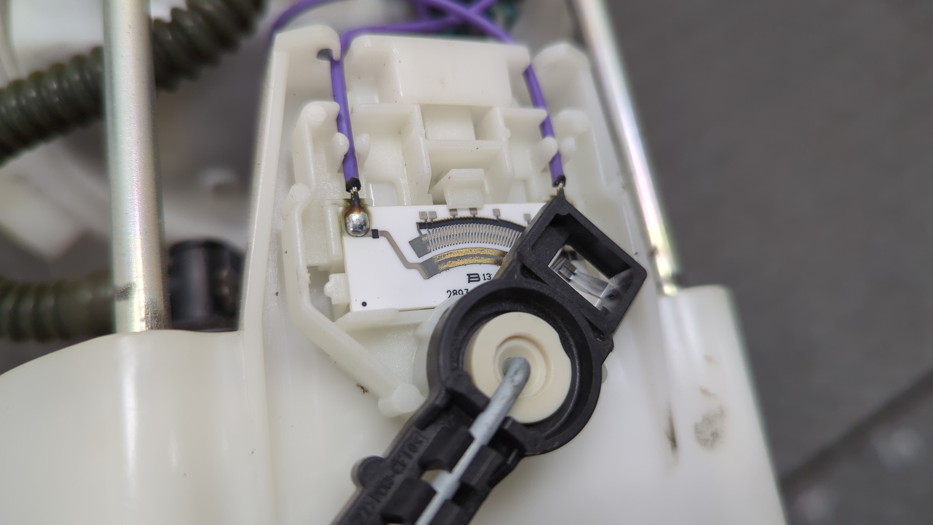 Насос топливный электрический