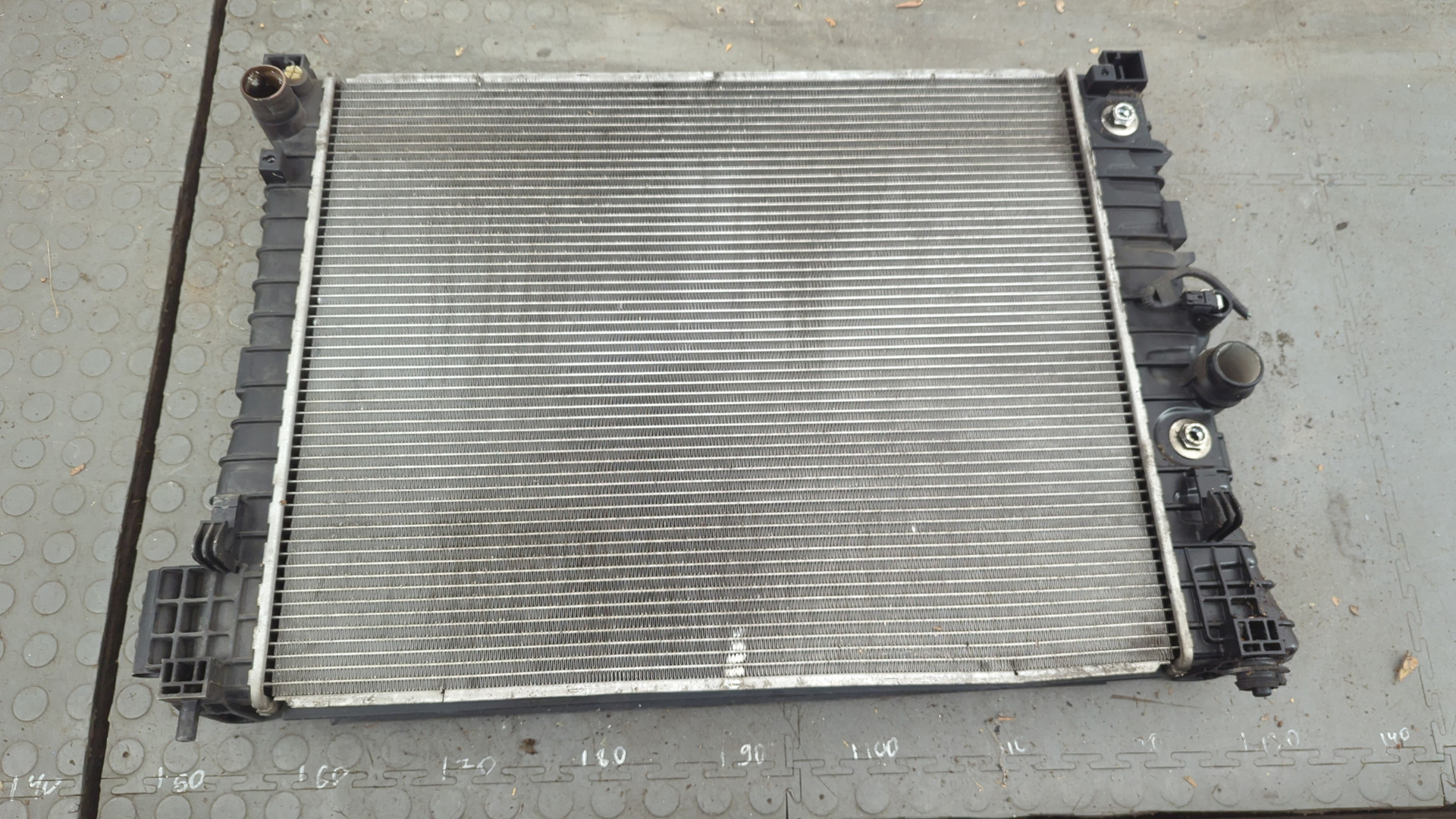 Радиатор охлаждения двигателя основной