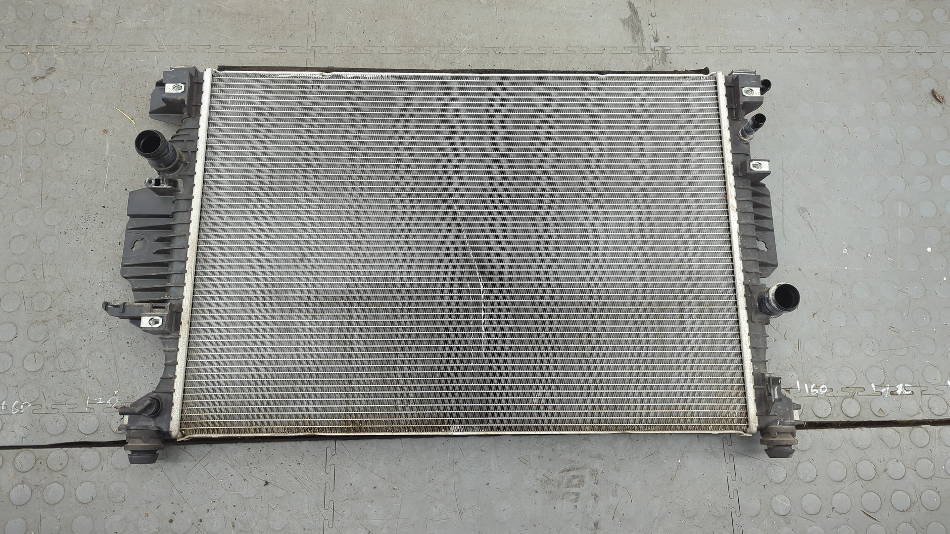 Радиатор охлаждения двигателя основной