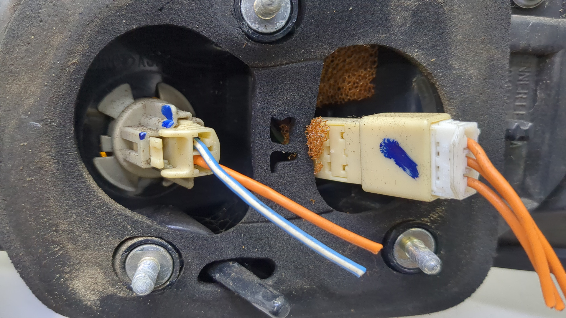 Фонарь задний левый