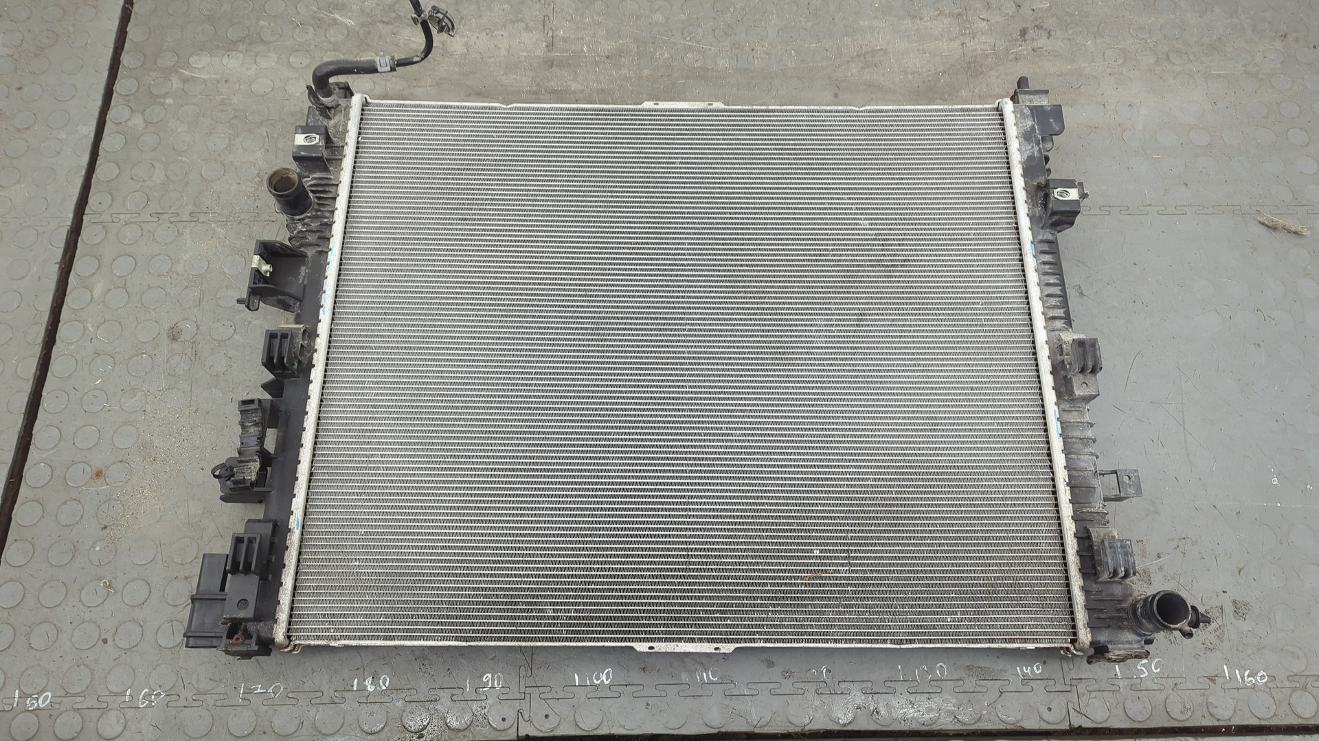 Радиатор охлаждения двигателя основной