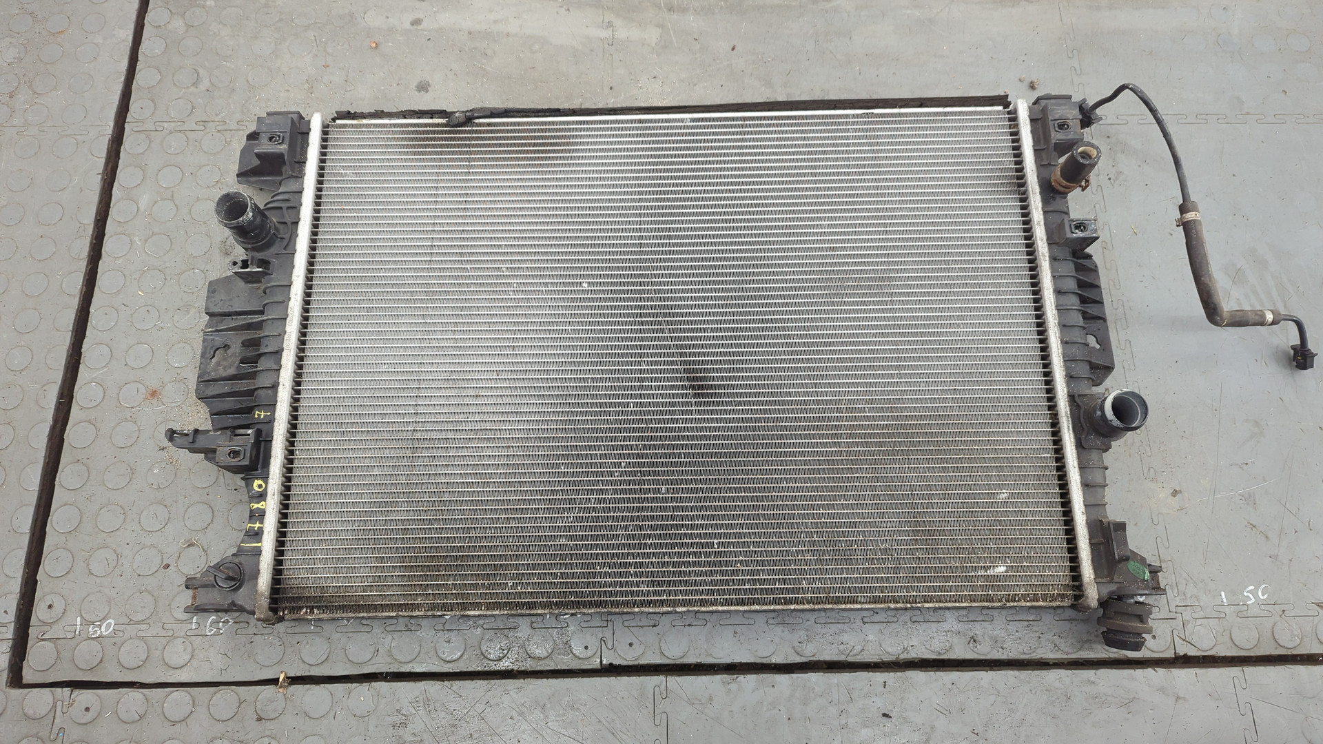 Радиатор охлаждения двигателя основной