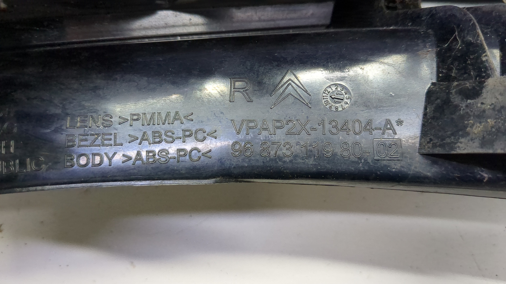 Фонарь задний правый