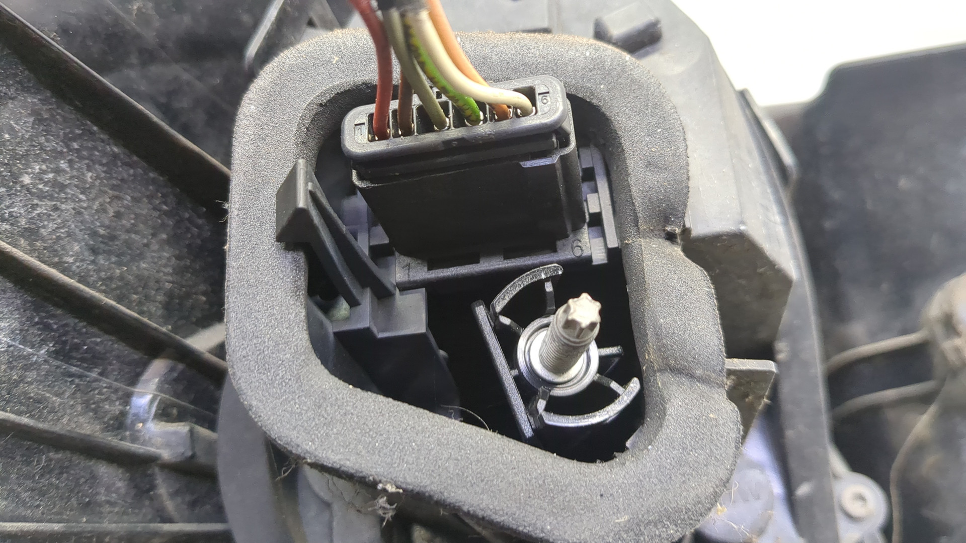 Фонарь задний правый