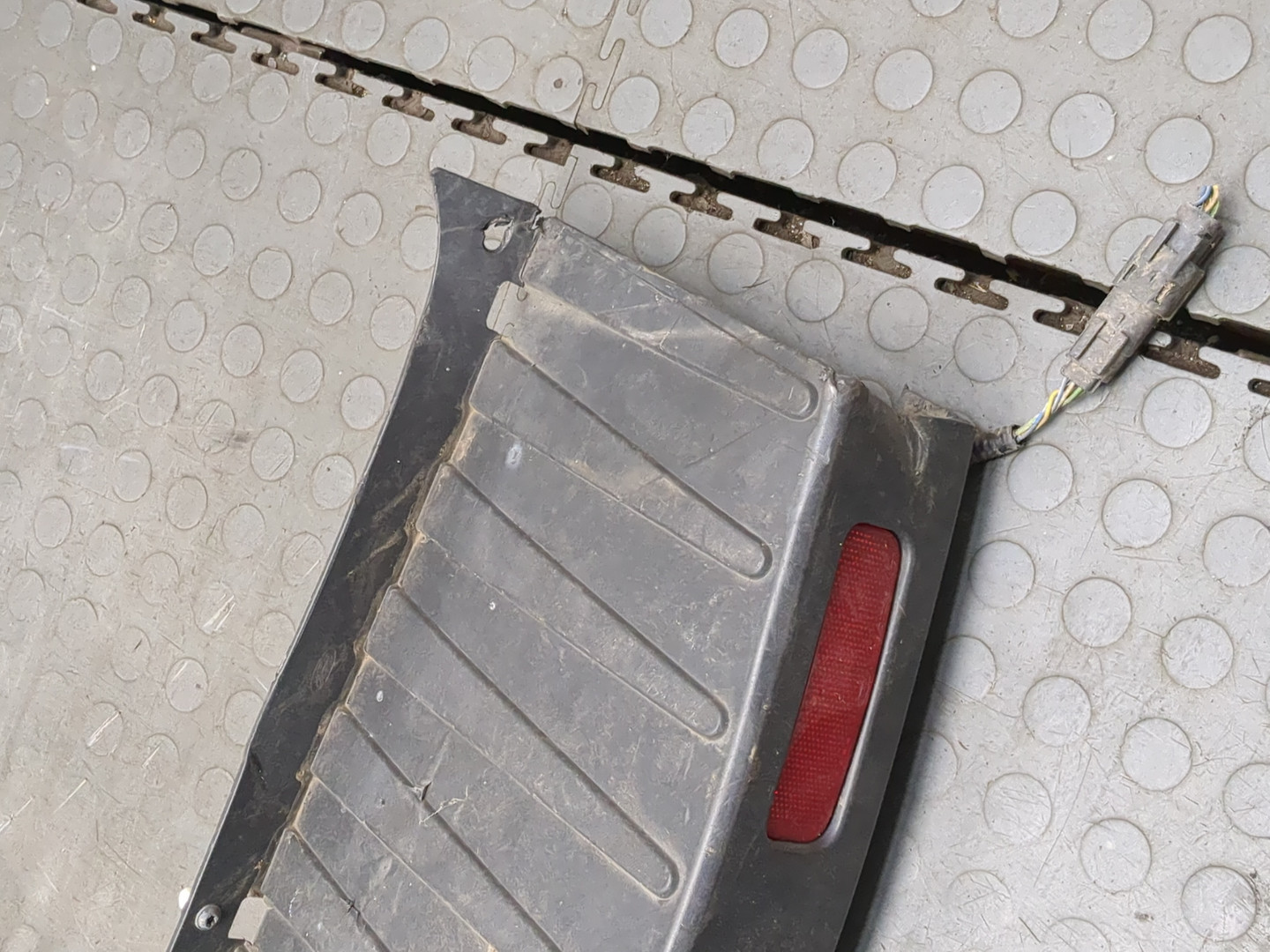 Бампер задний