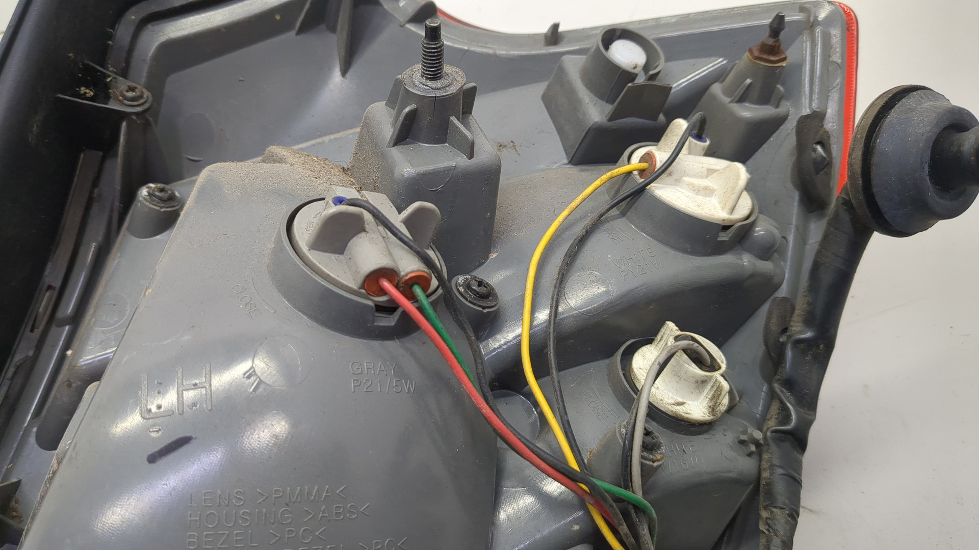 Фонарь задний правый