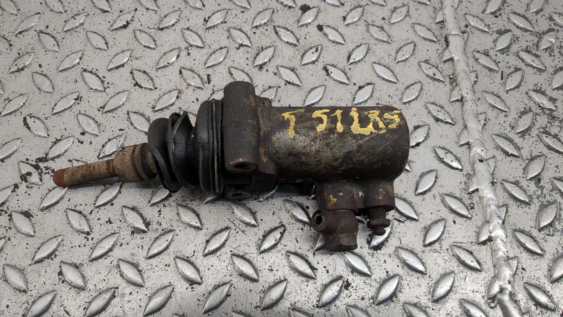 Цилиндр сцепления рабочий