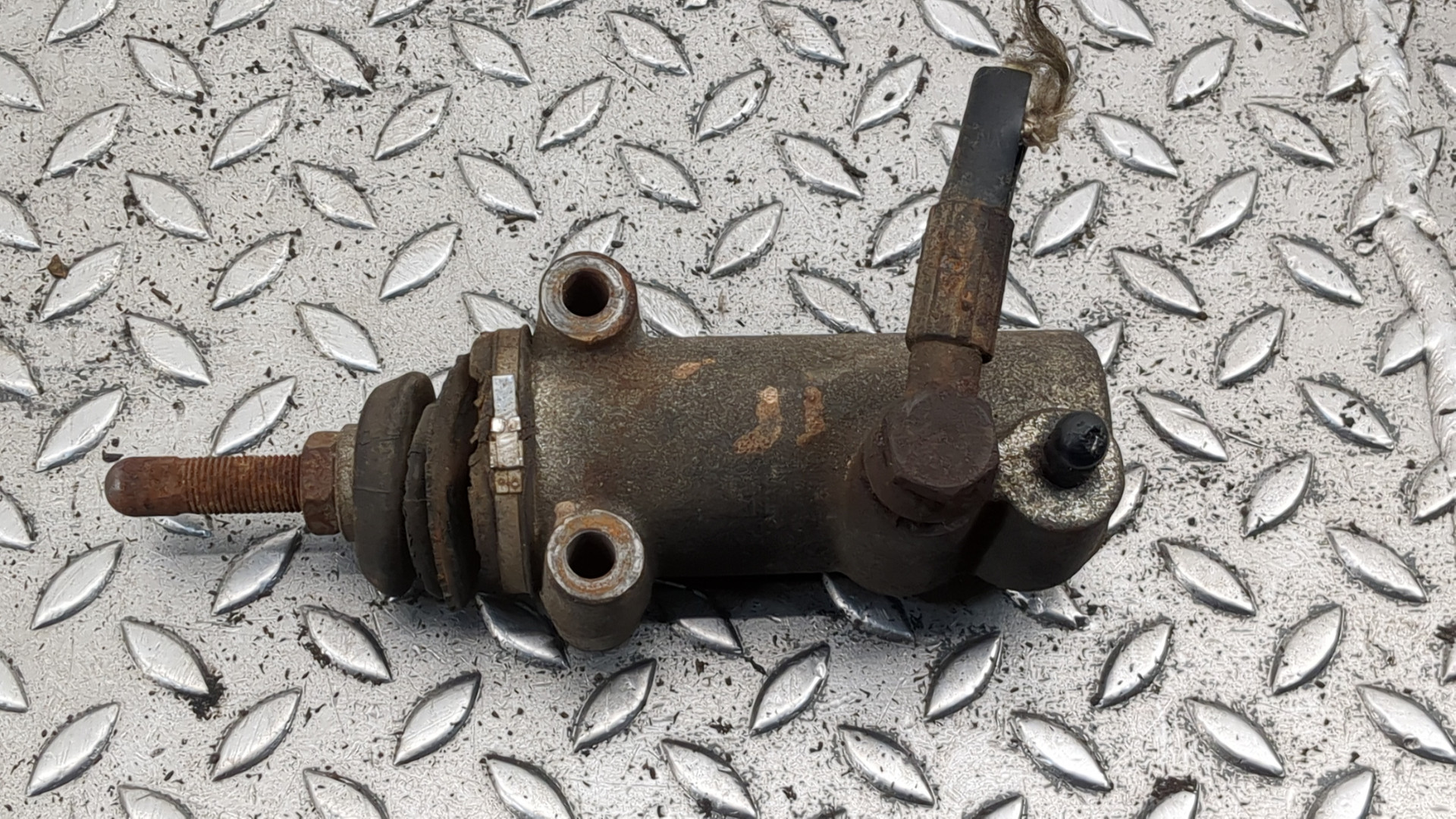 Цилиндр сцепления рабочий