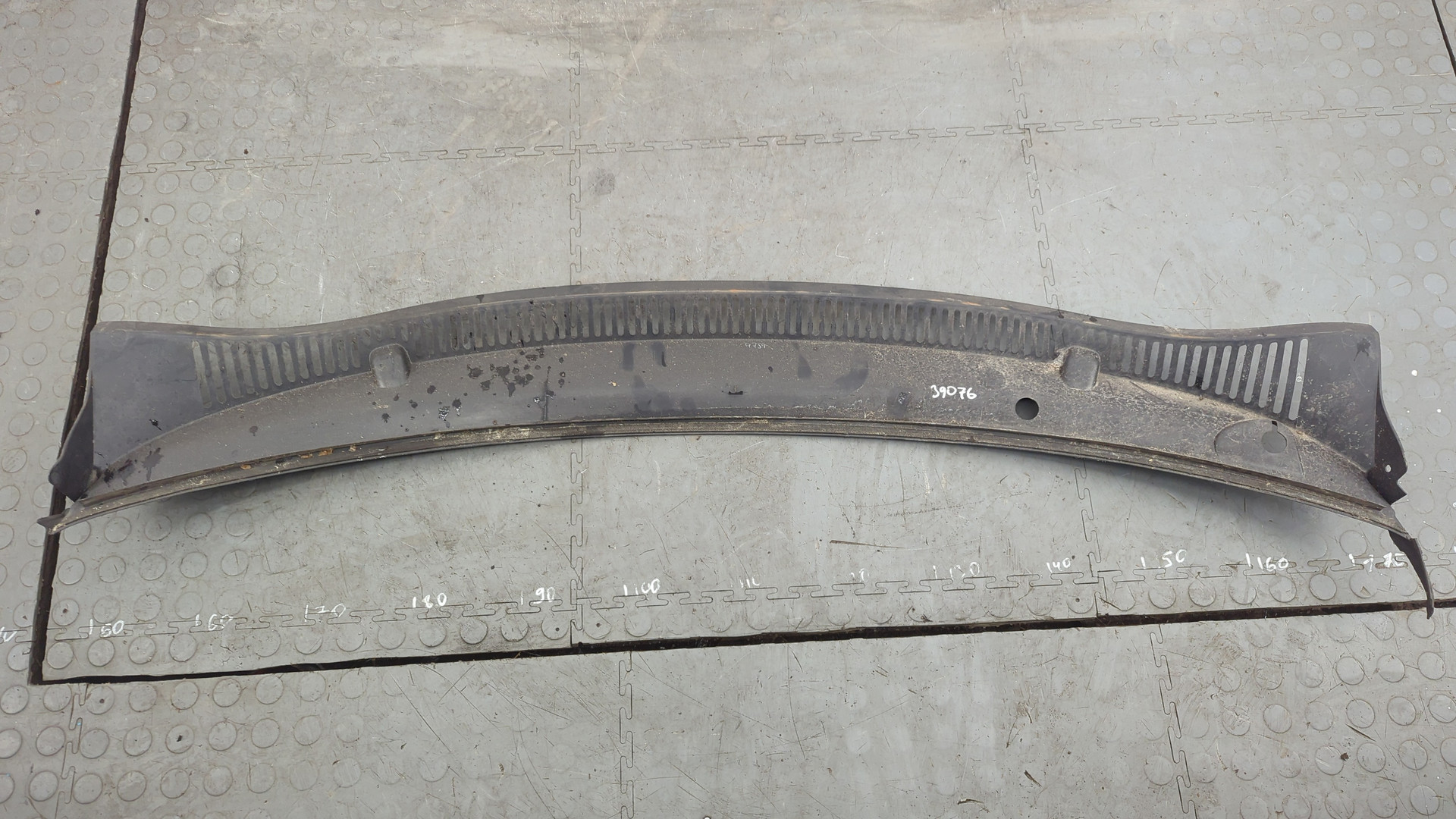 Решетка стеклоочистителей (Жабо)