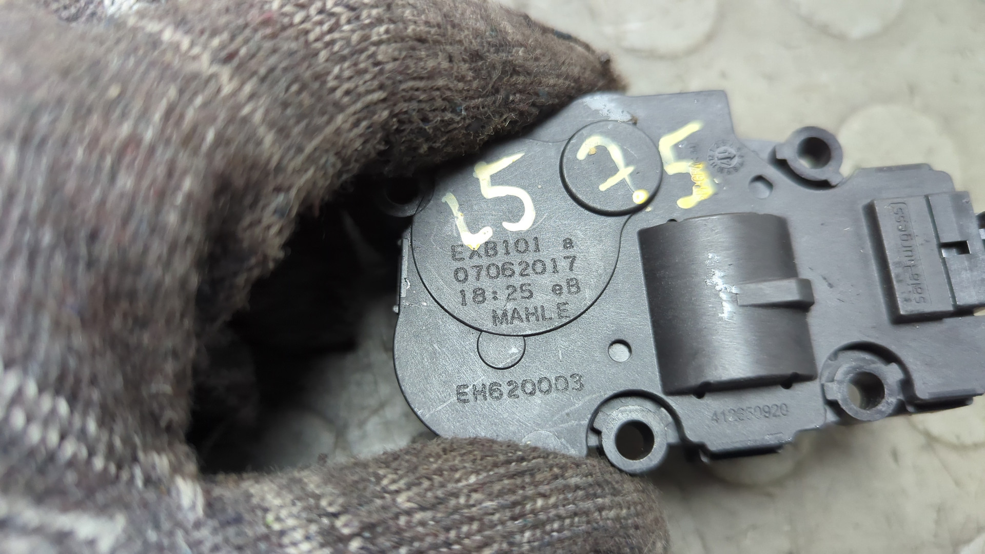 Моторчик заслонки печки