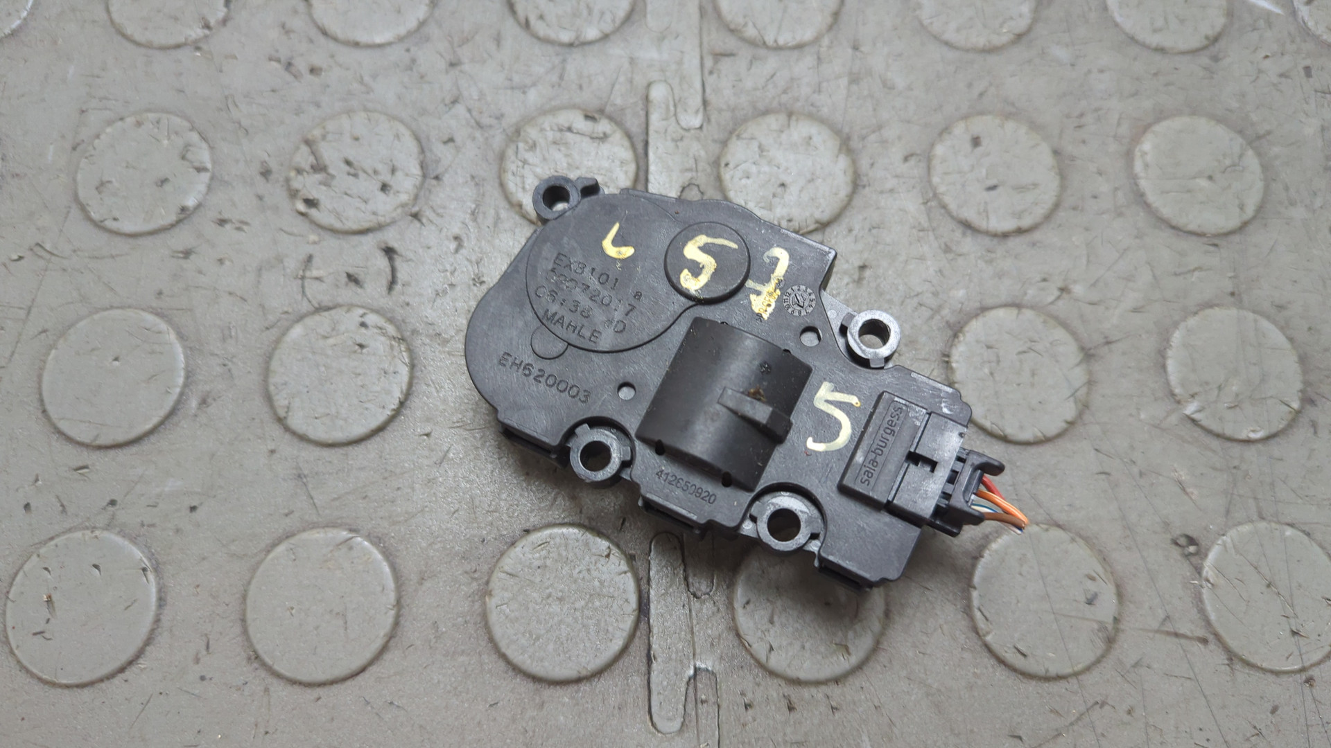 Моторчик заслонки печки