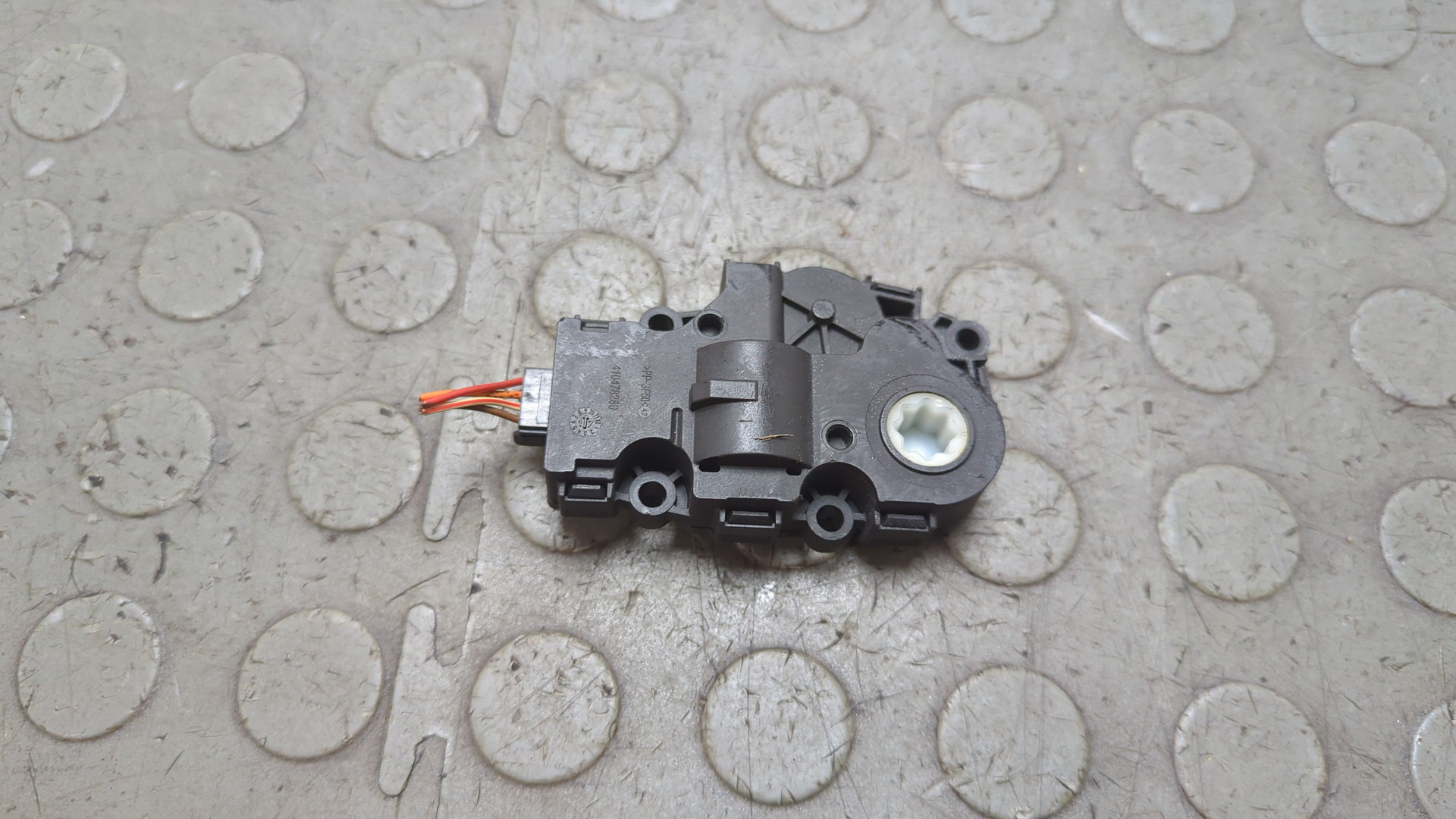 Моторчик заслонки печки