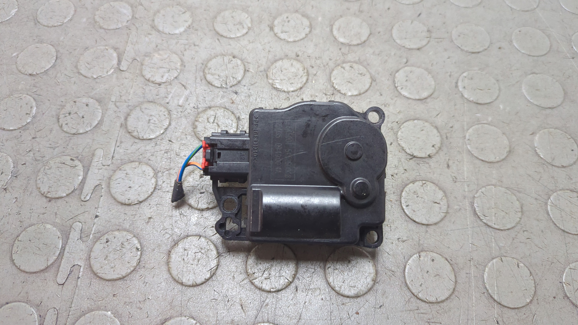 Моторчик заслонки печки