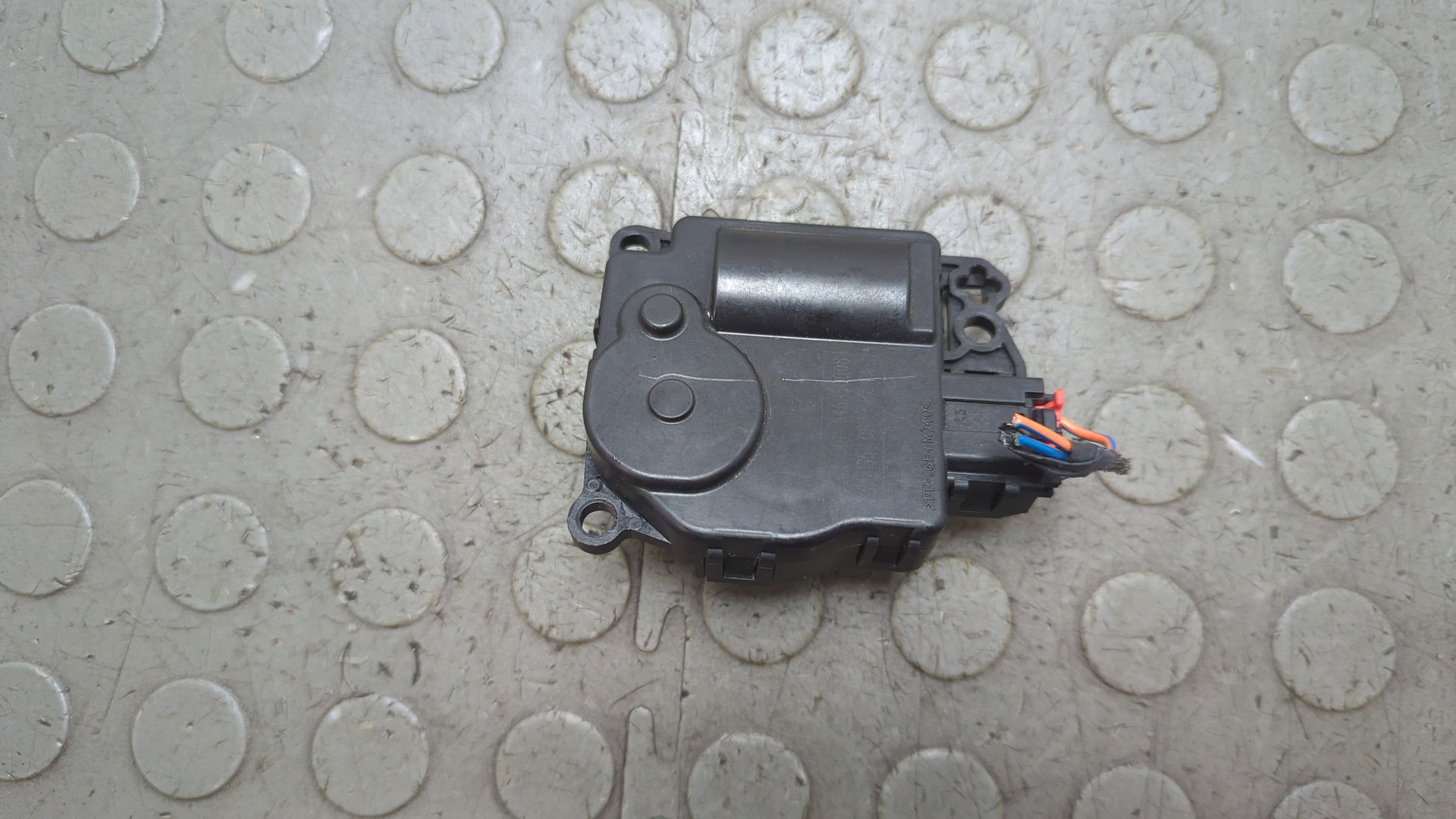 Моторчик заслонки печки