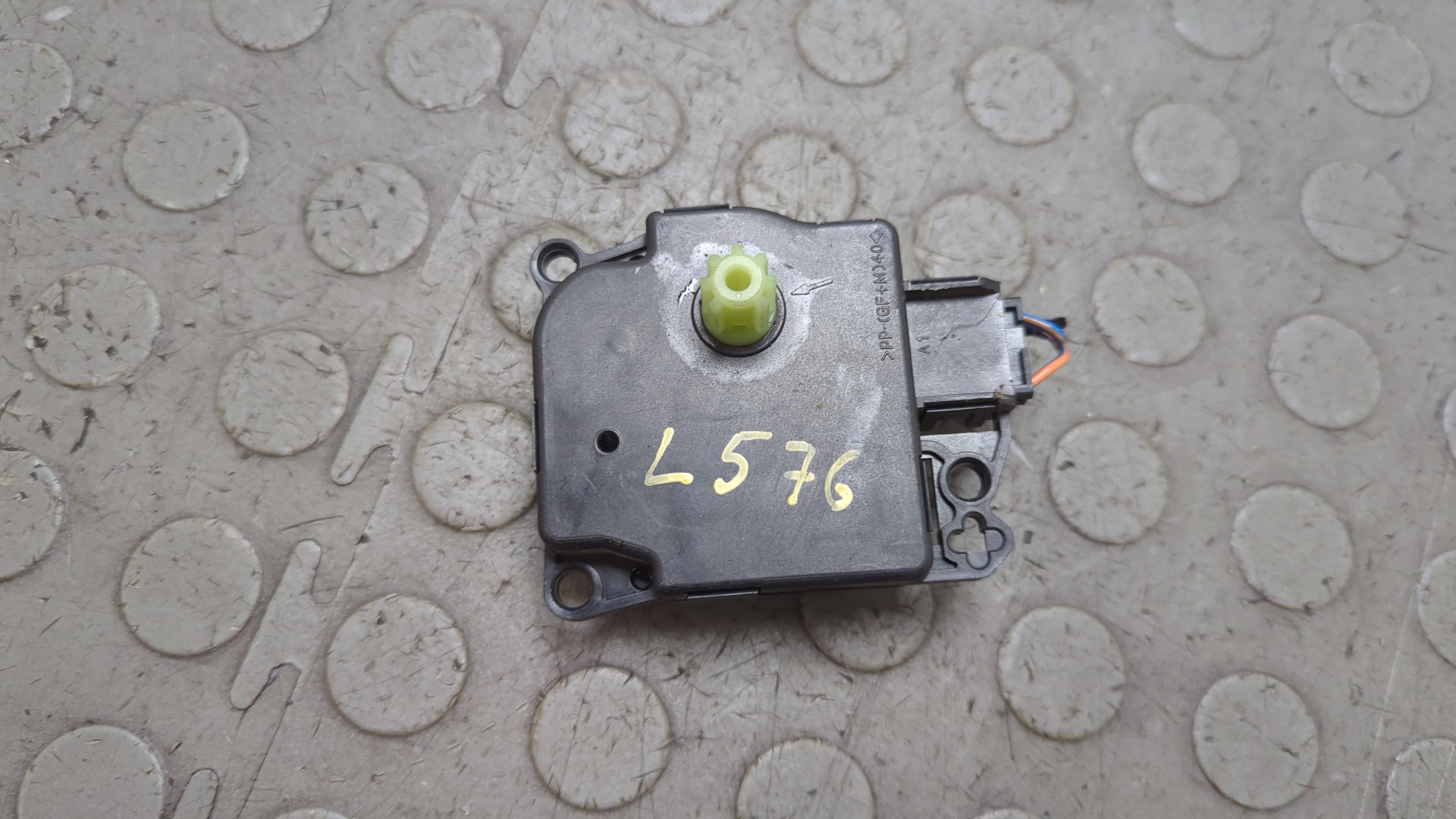 Моторчик заслонки печки