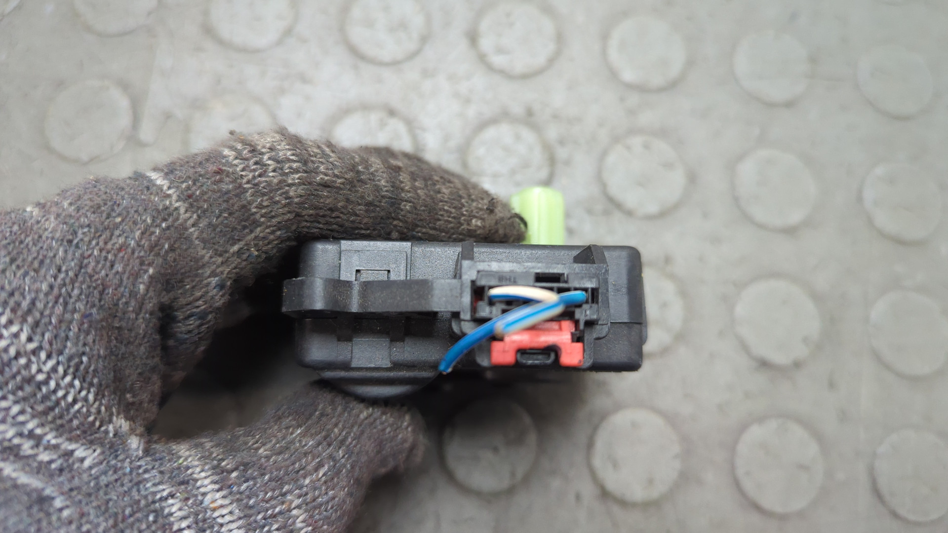 Моторчик заслонки печки