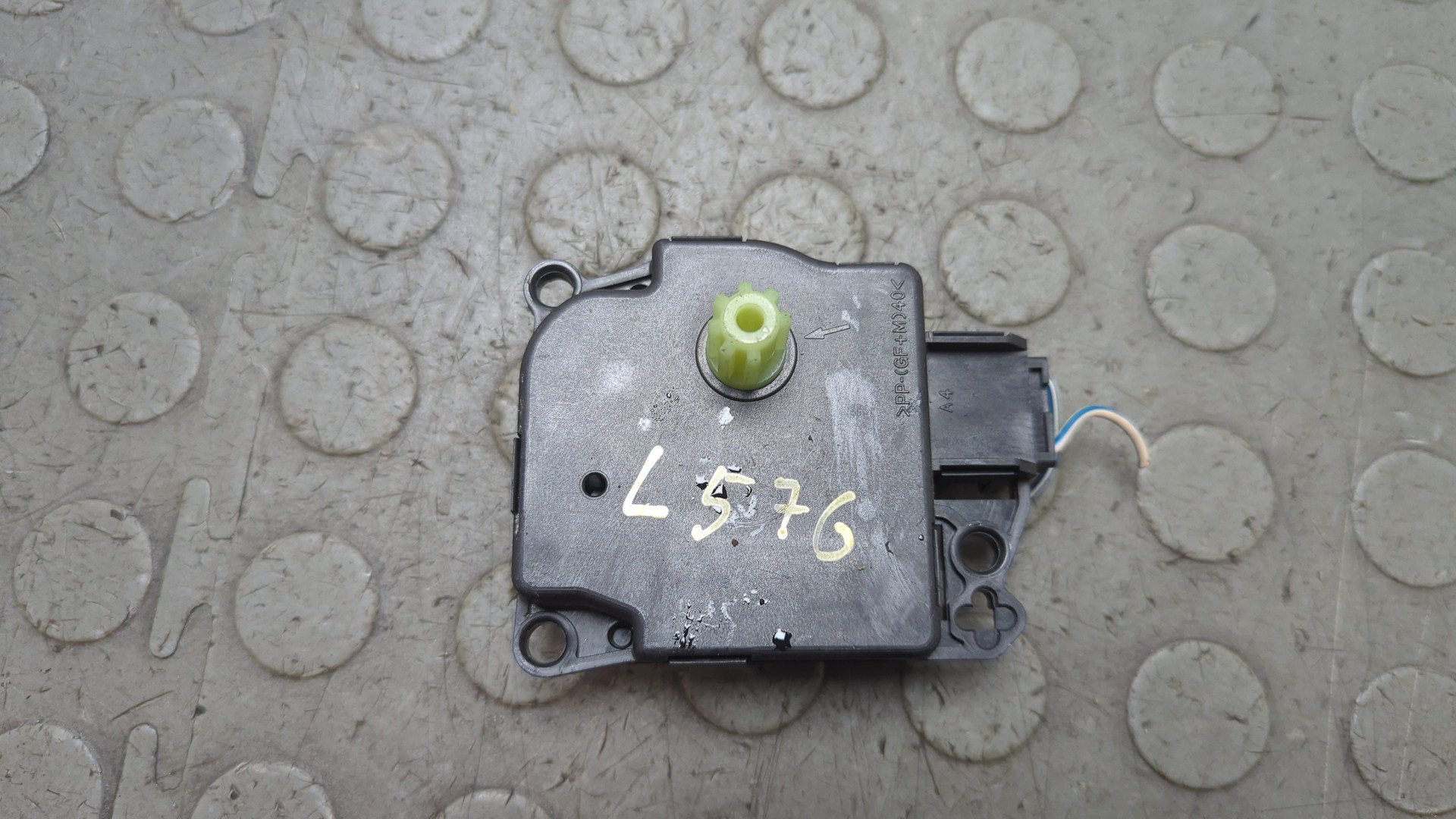 Моторчик заслонки печки