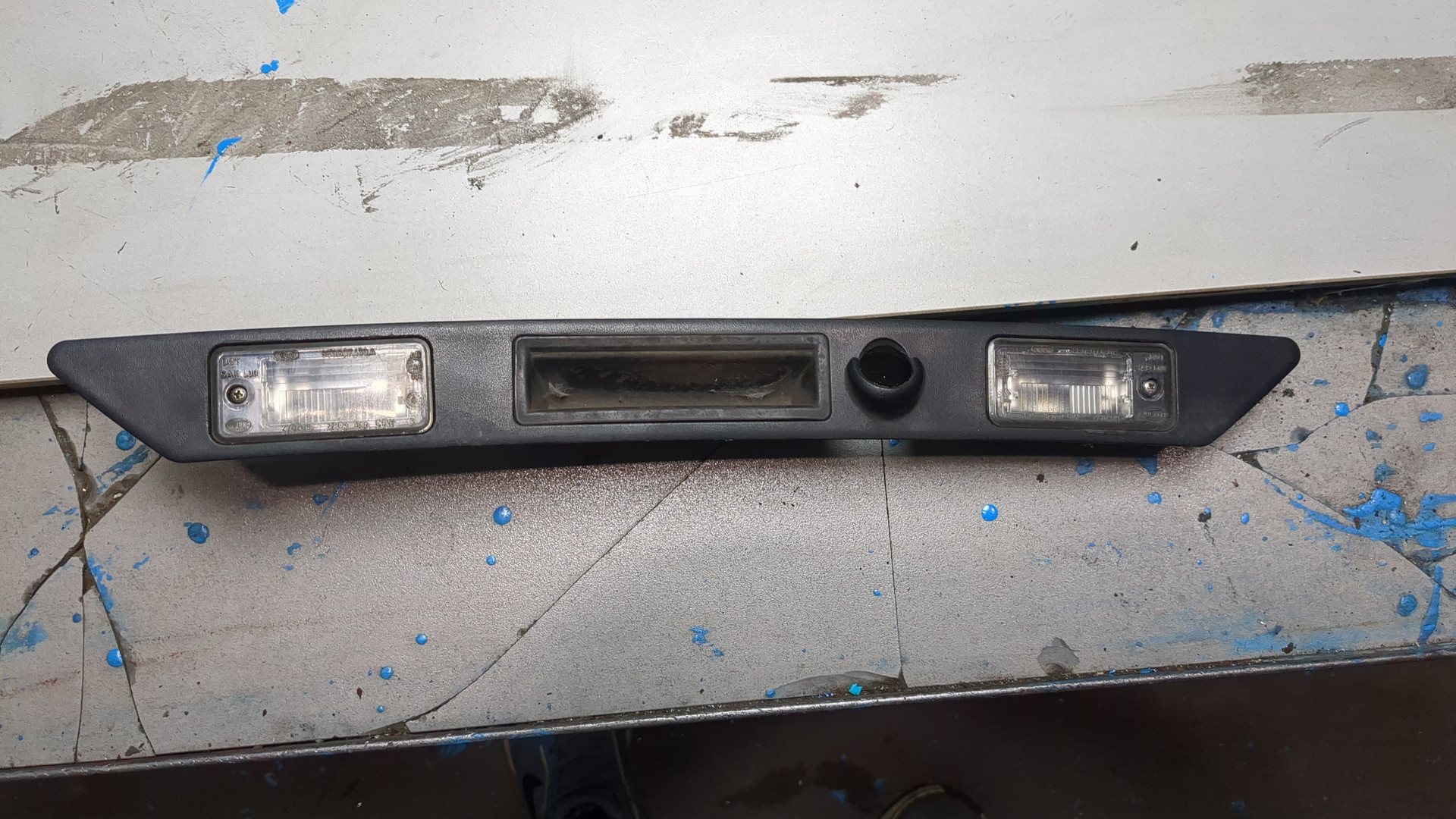 Фонарь подсветки номера