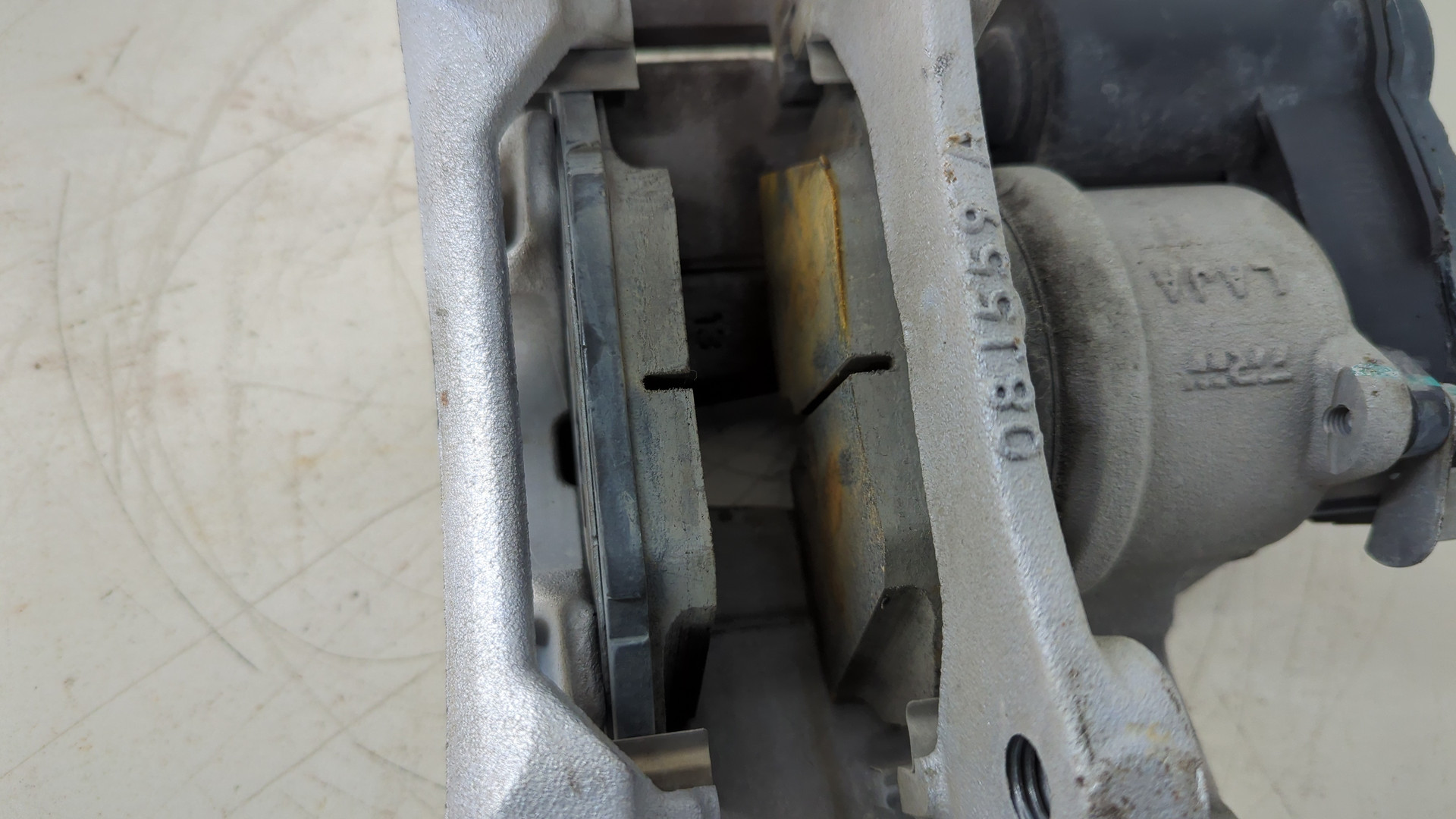 Суппорт передний правый